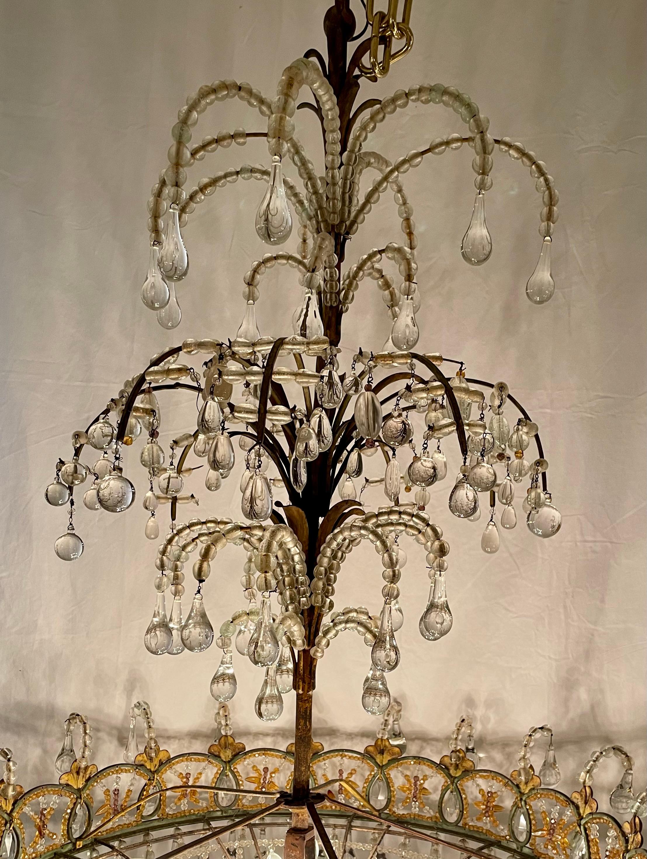 Perles Lustre original en cristal perlé provenant d'une ancienne maison de la New Orleans, Circa 1950. en vente