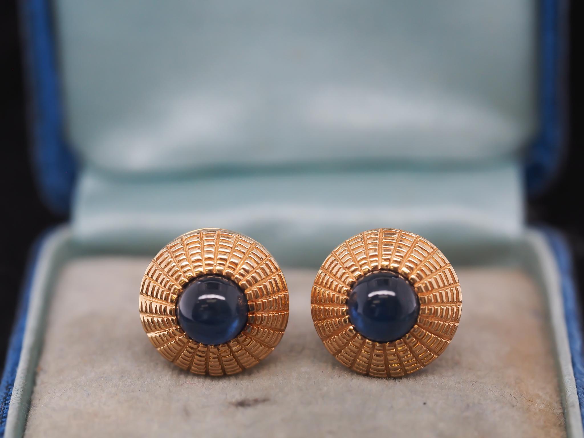 Estate Oscar Heyman 18K Yellow Gold and Cabochon Sapphire Earrings - VHK#984

Item Details:
Year: 1960s

*Each earring has serial number, and hallmarks.
Metal Type: 18K Yellow Gold [Hallmarked, and Tested]
Weight: 11.1 grams

Sapphire Details: