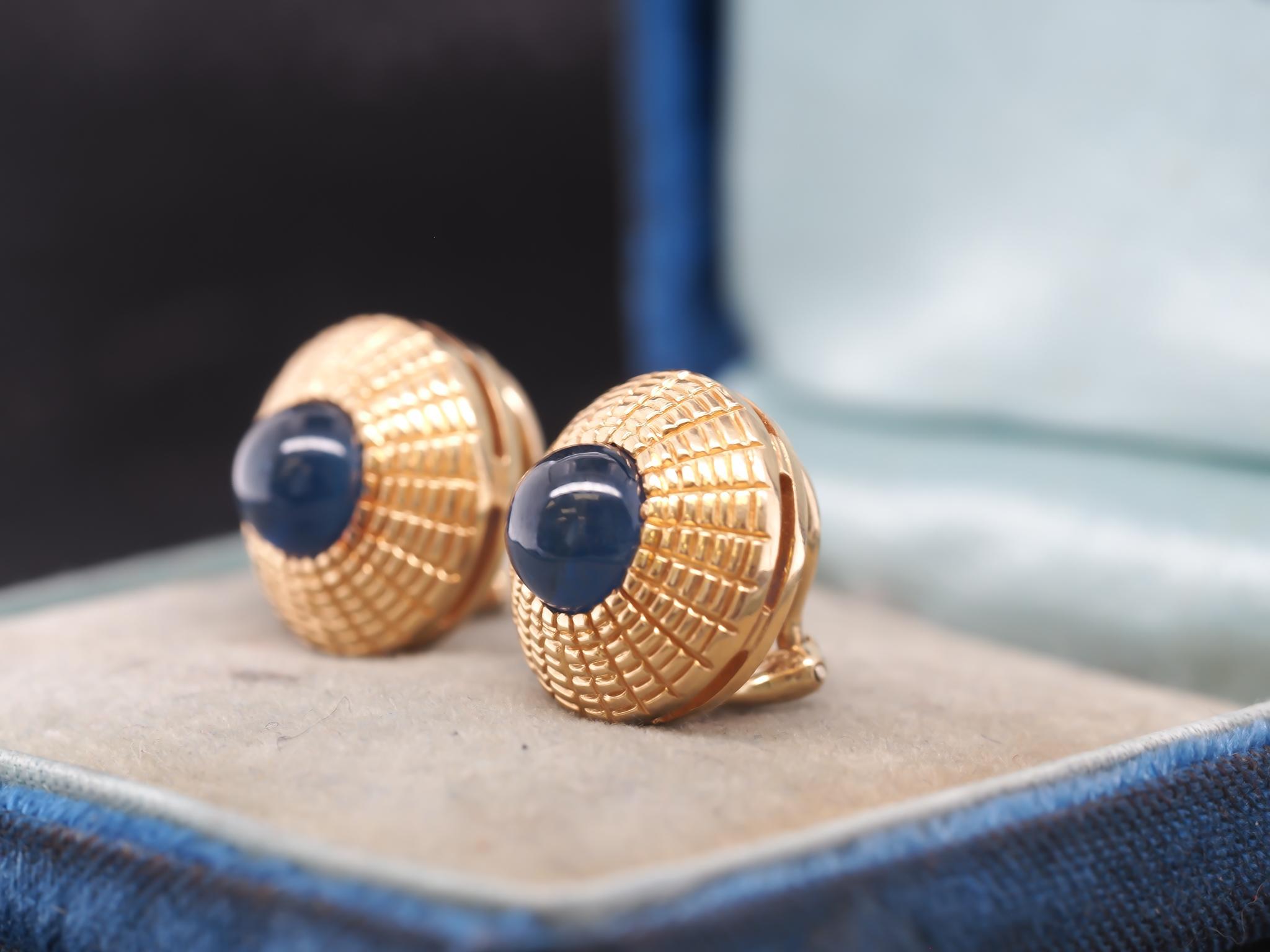 Estate Oscar Heyman 18K Yellow Gold and Cabochon Sapphire Earrings - VHK#984 For Sale 1