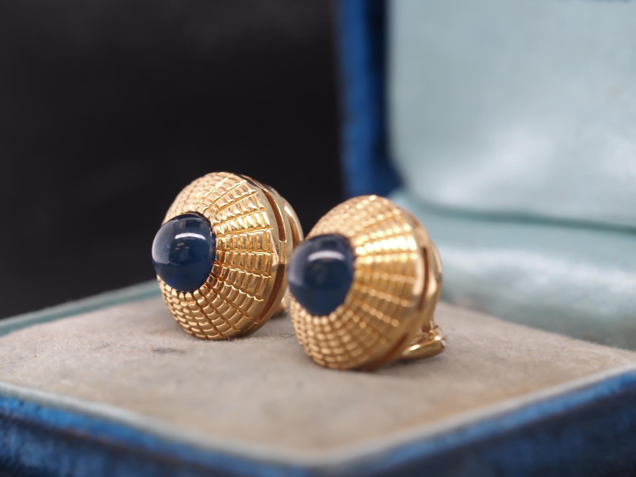 Estate Oscar Heyman 18K Yellow Gold and Cabochon Sapphire Earrings - VHK#984 For Sale 2