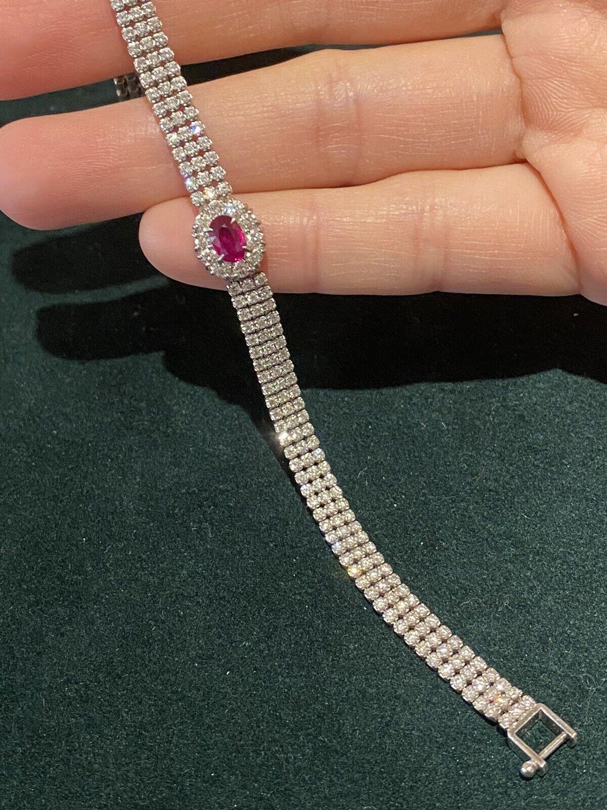Bracelet Estate en platine avec rubis ovale et diamants Excellent état - En vente à La Jolla, CA