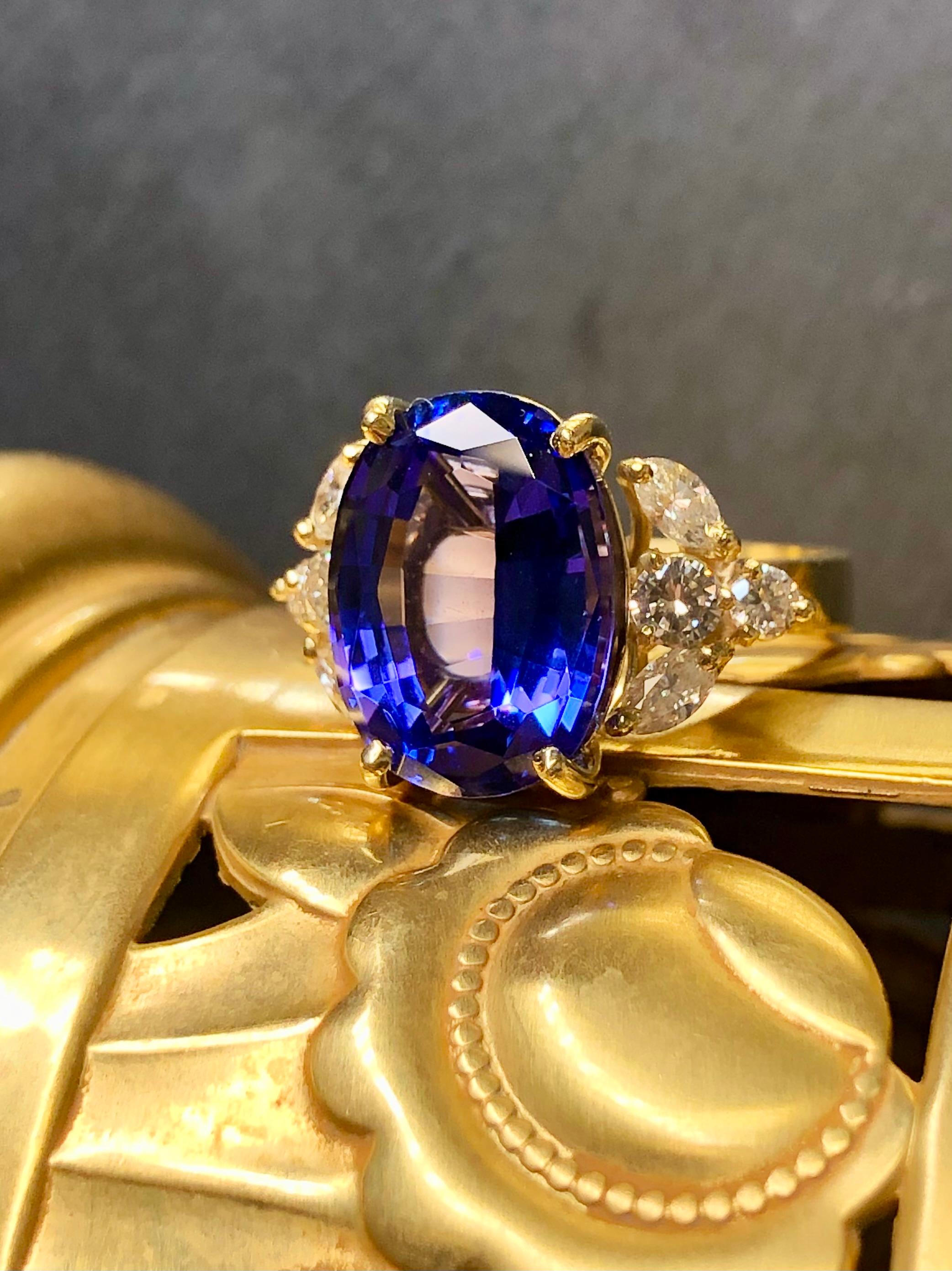 Contemporary Estate 18K Oval Tanzanite Marquise Diamond Cocktail Ring 8.50cttw Sz 7 For Sale