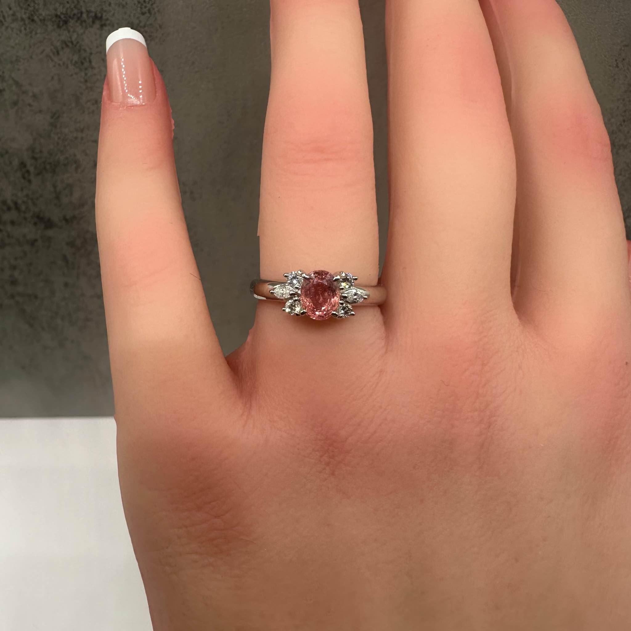 Estate Padparadscha Sapphire Ring in Platinum - 1.12ct Sapphire, 0.21ctw Diamond In Excellent Condition For Sale In West Hempstead, NY