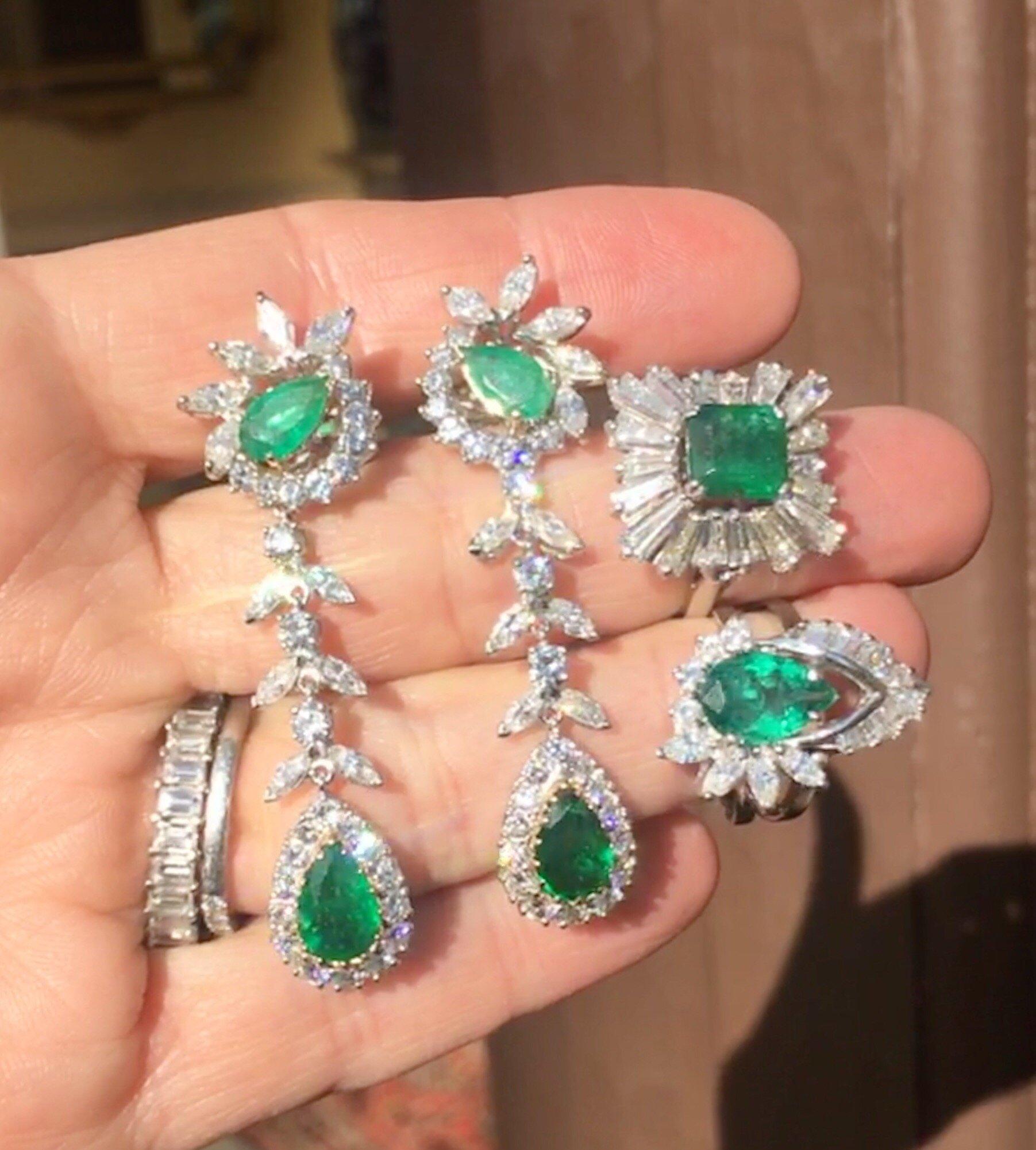 Estate Pair of Platinum 14 Carat Emerald G/VS Diamond Dangle Pendant Earrings In Excellent Condition For Sale In Shaker Heights, OH