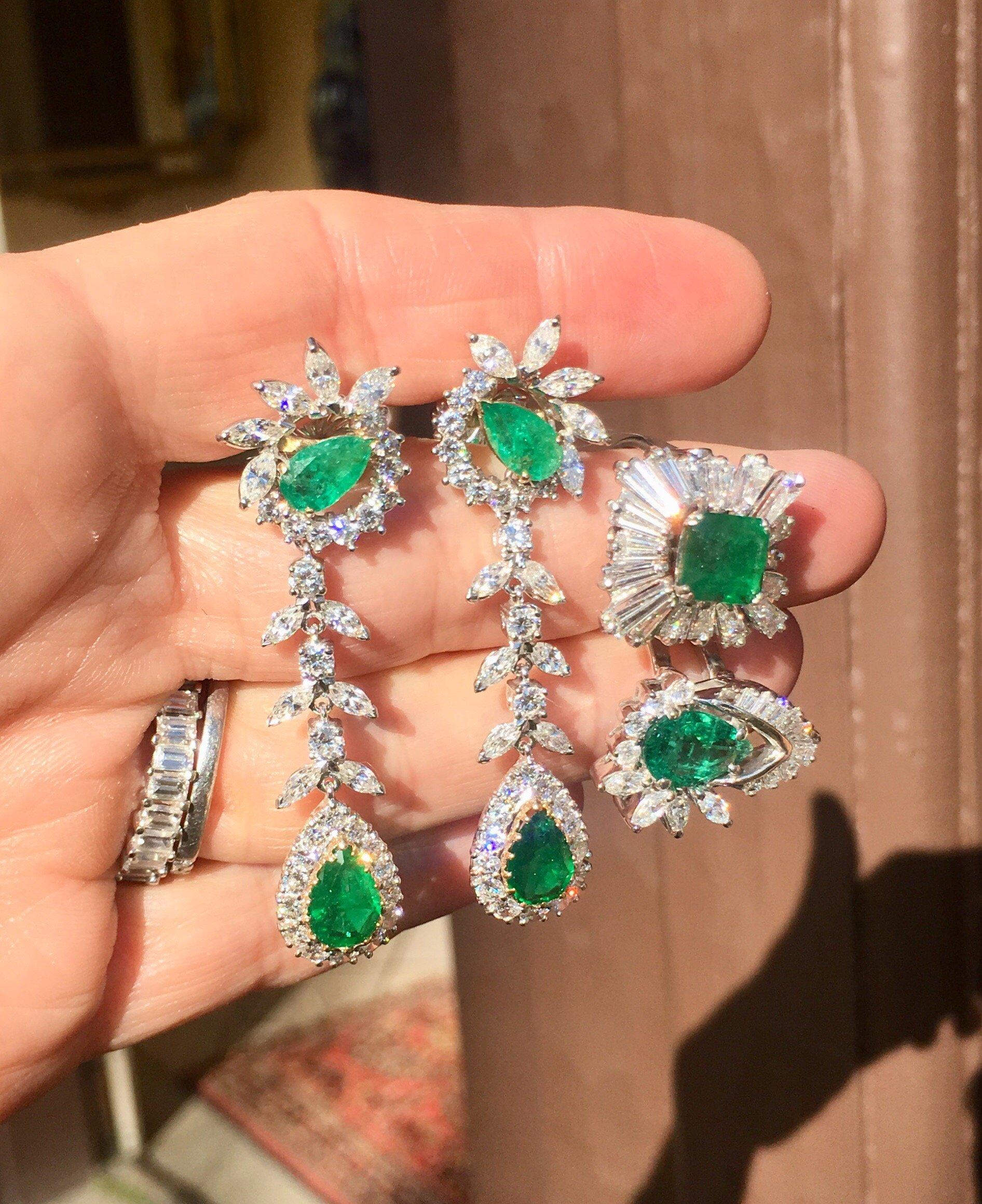 Women's Estate Pair of Platinum 14 Carat Emerald G/VS Diamond Dangle Pendant Earrings For Sale
