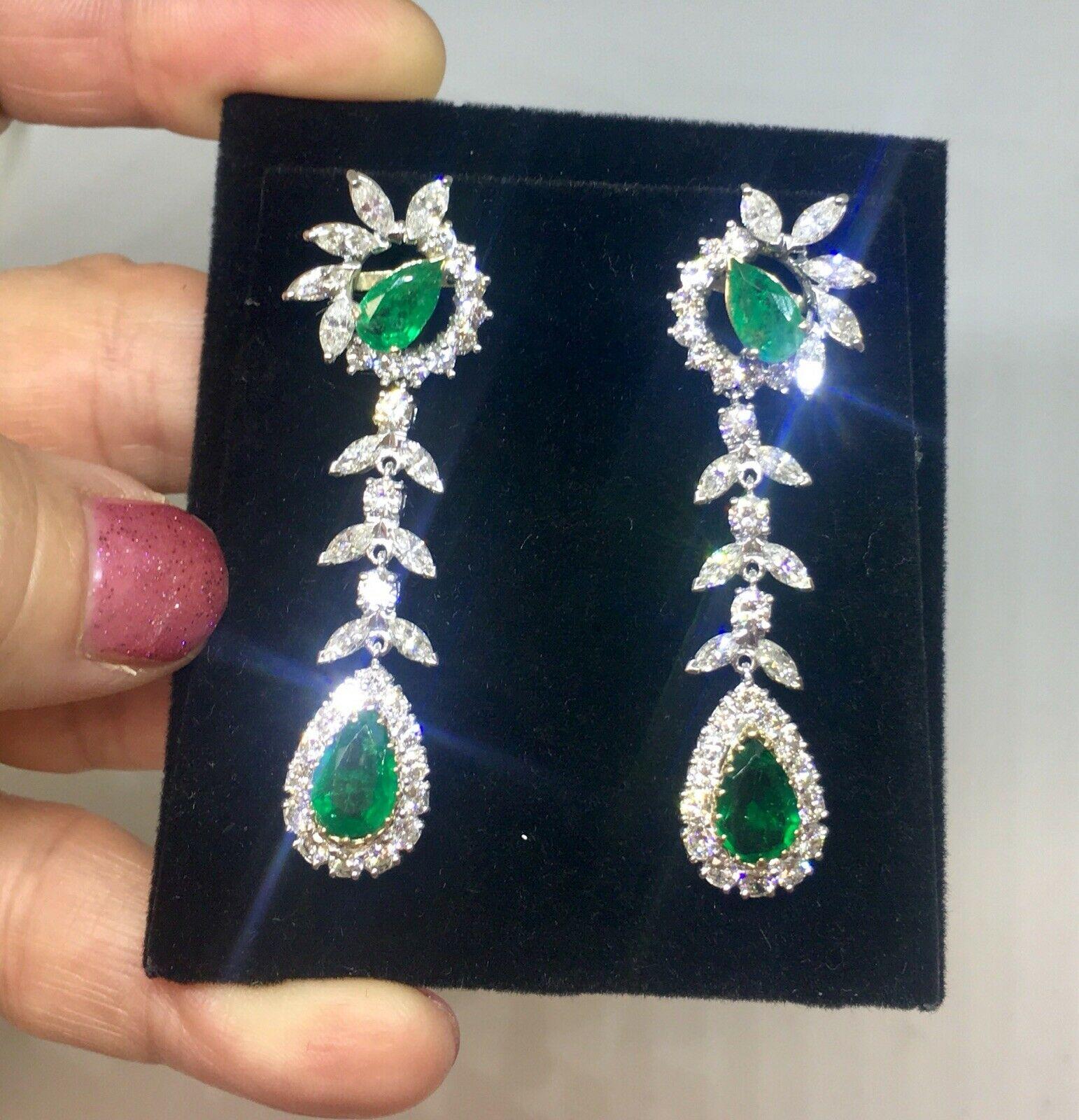 Estate Pair of Platinum 14 Carat Emerald G/VS Diamond Dangle Pendant Earrings For Sale 4