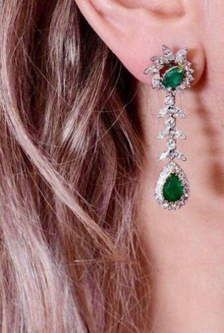 Estate Pair of Platinum 14 Carat Emerald G/VS Diamond Dangle Pendant Earrings For Sale 5