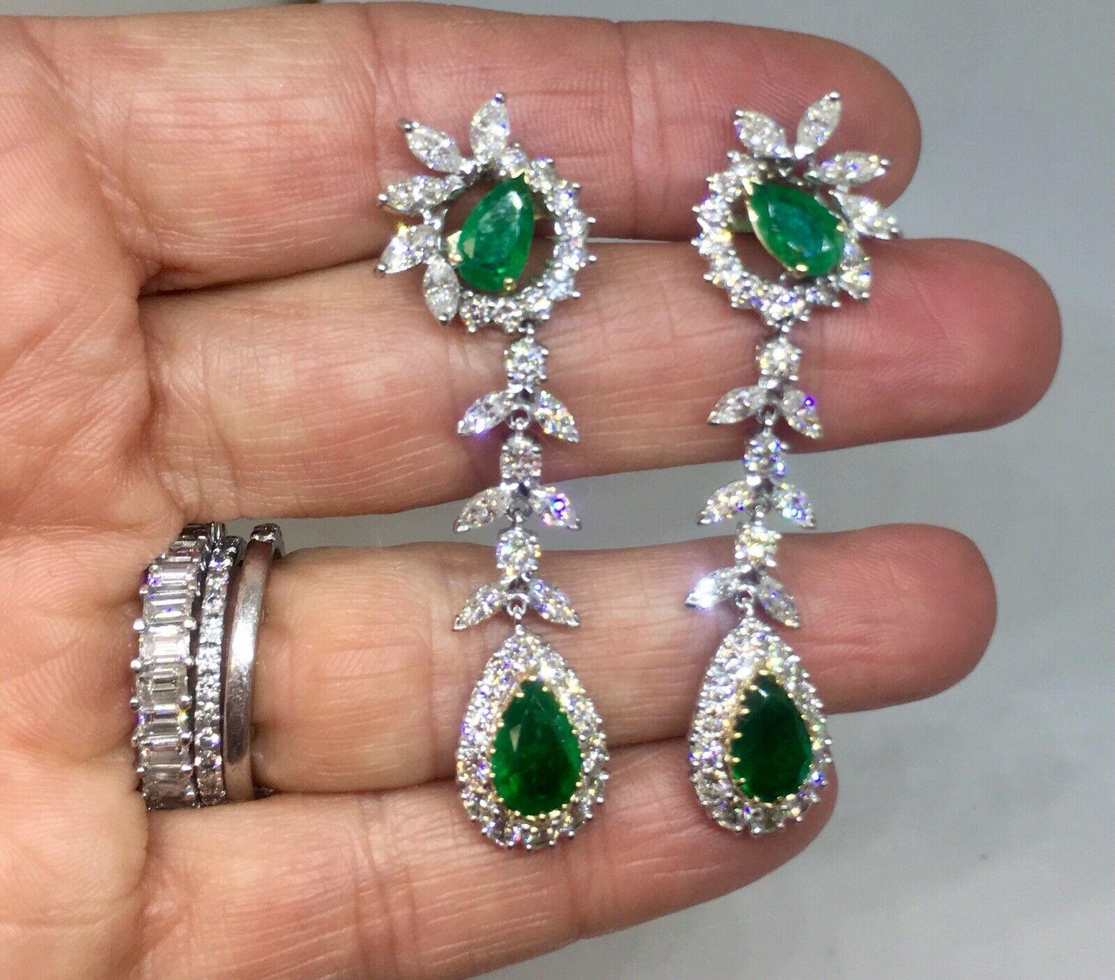 Estate Pair of Platinum 14 Carat Emerald G/VS Diamond Dangle Pendant Earrings For Sale 2