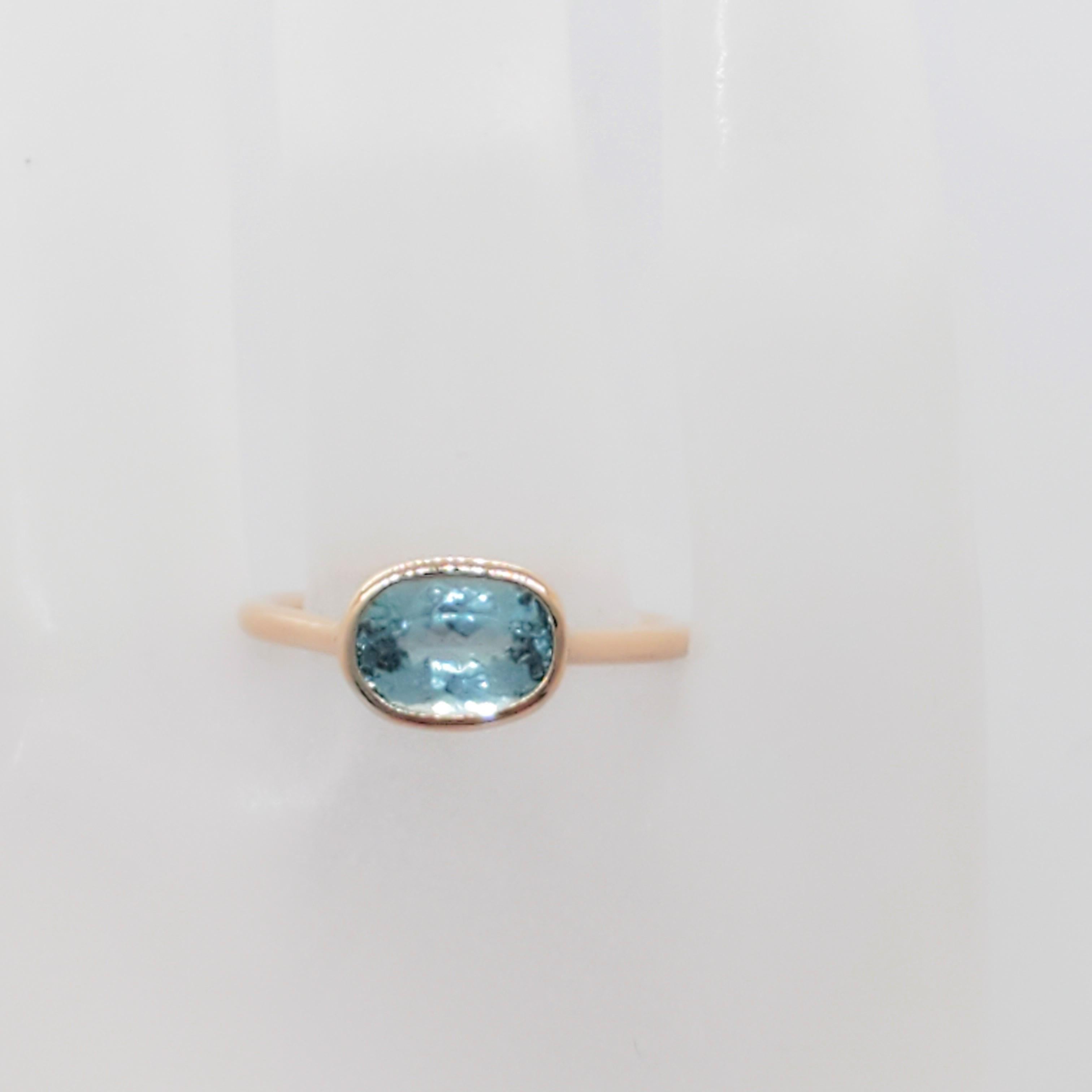 Estate Paraiba Tourmaline Solitaire Ring in 18k Rose Gold In Excellent Condition For Sale In Los Angeles, CA