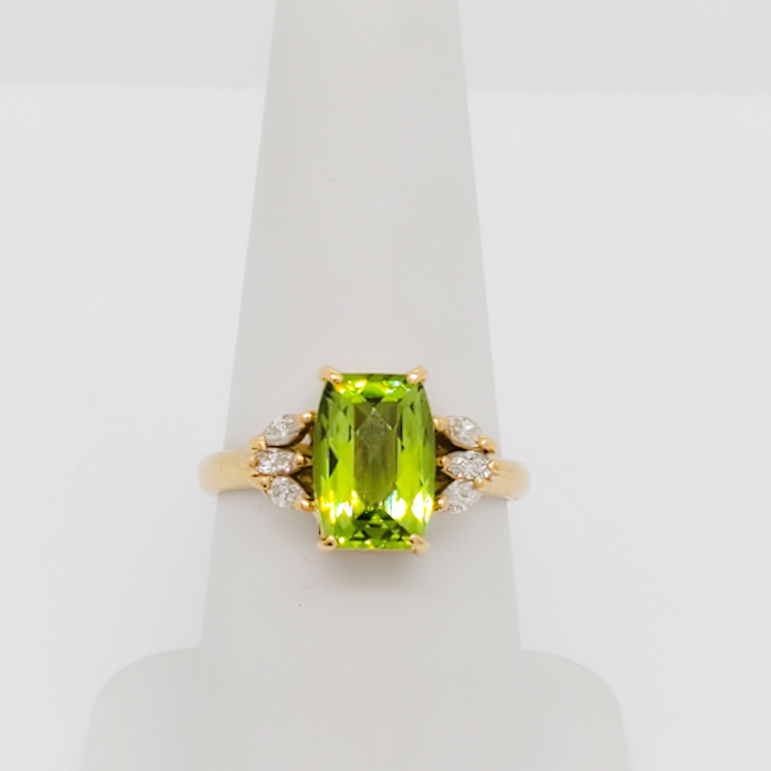 Estate Peridot and Diamond Cocktail Ring in 18k Yellow Gold In Excellent Condition In Los Angeles, CA