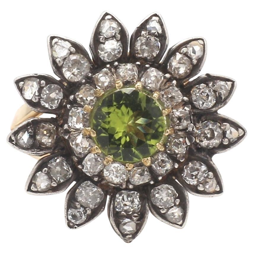 Nachlassring mit Peridot und rundem Diamant im viktorianischen Stil 14K und Silber Blume Gänseblümchen