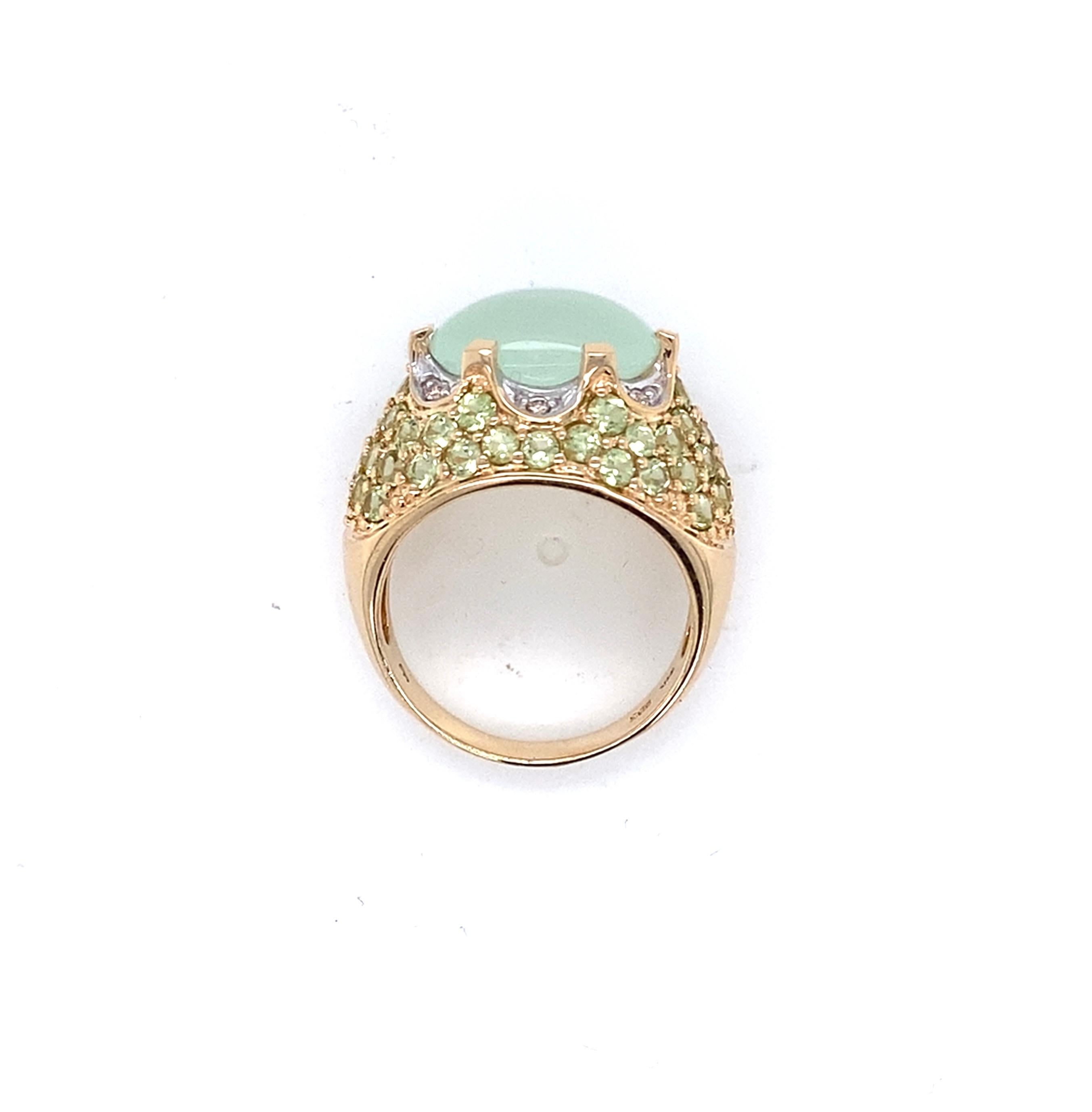 Estate Prehnite, Peridot, and Diamond 14 Karat Yellow Gold Fashion Ring In Good Condition For Sale In Towson, MD