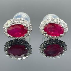 Boucles d'oreilles Estate Pigeons Blood Ruby & Diamond Platinum Stud Ears 1.33ctw