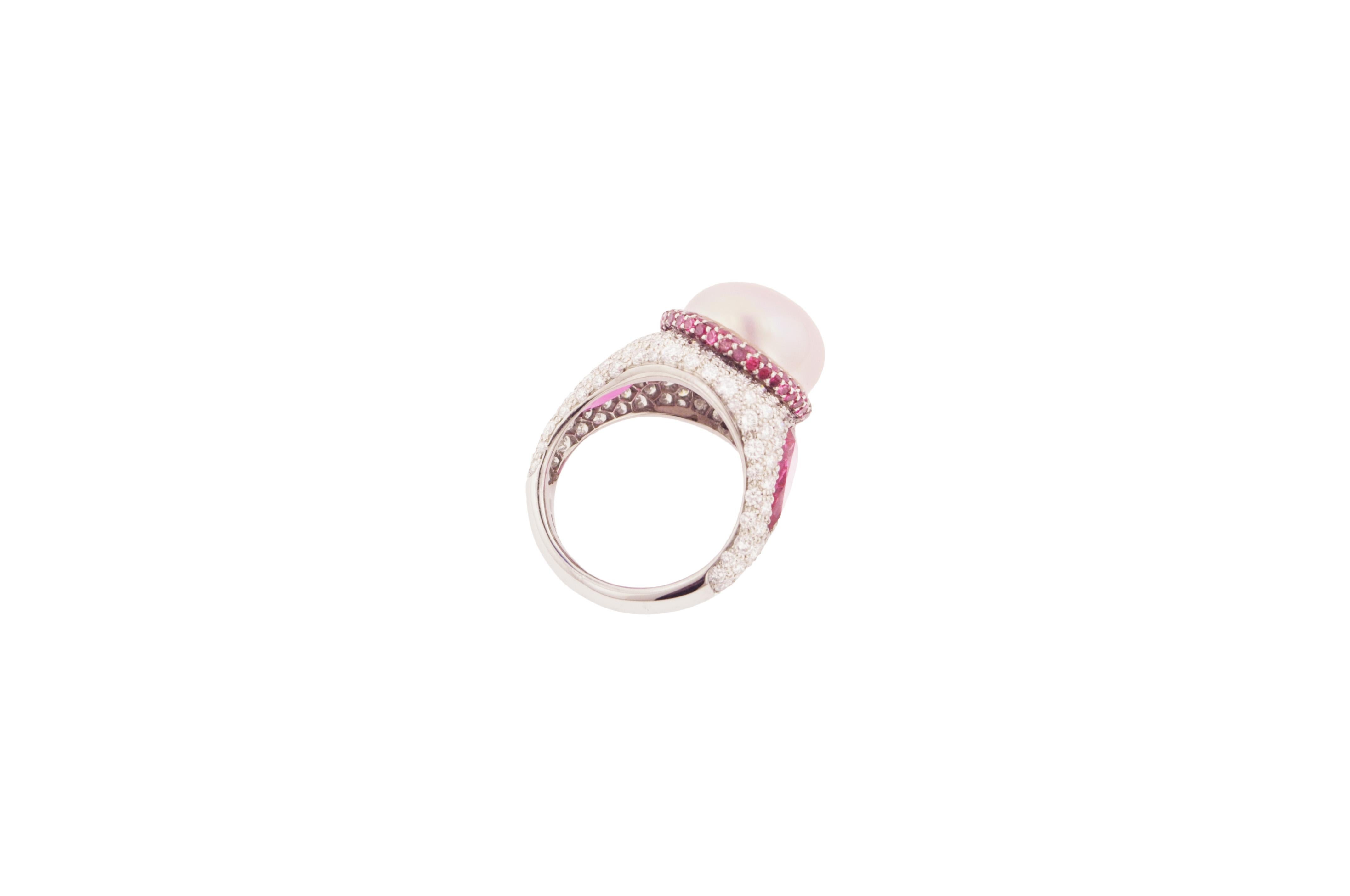 Estate Pink Pearl Spinel Diamond and Platinum Cocktail Ring In Excellent Condition For Sale In New York, NY