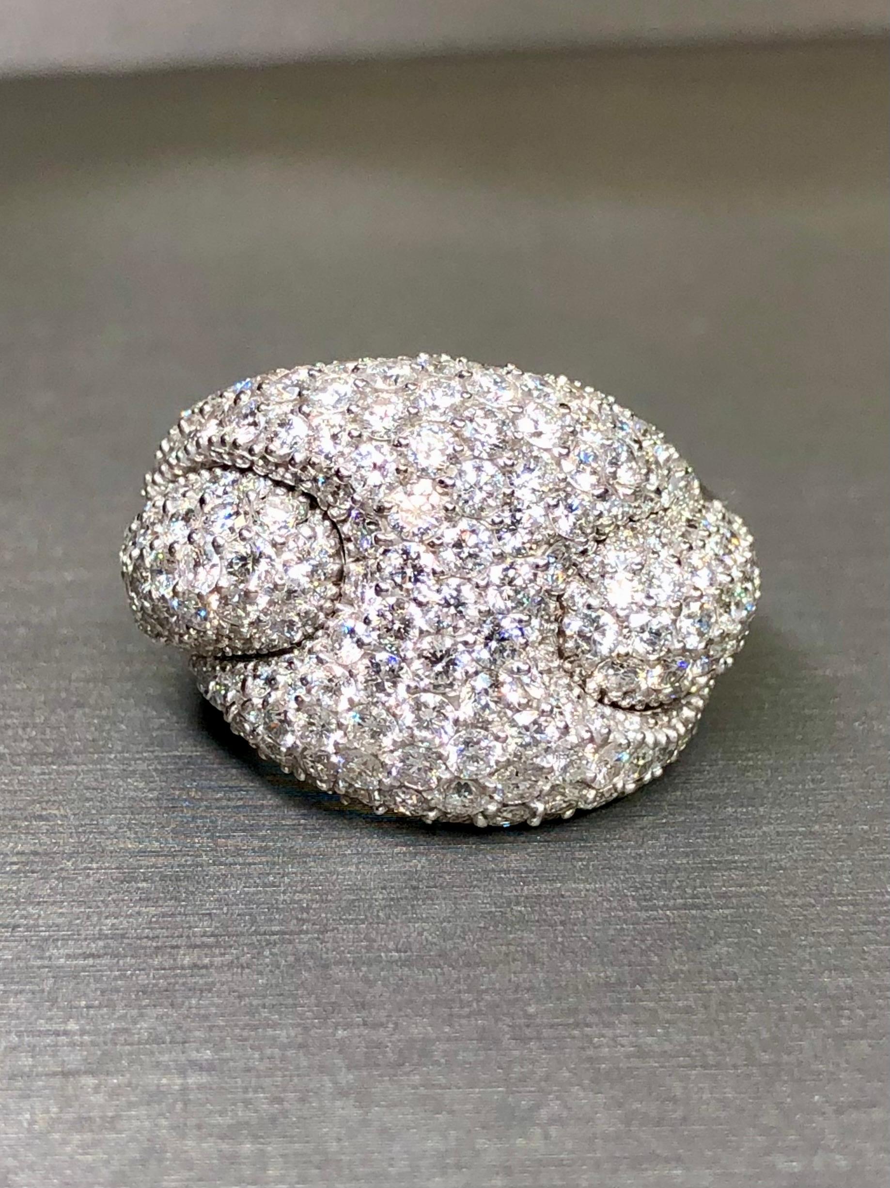 PIPPO PEREZ Bague cocktail italienne à boucle en diamants pavés 18 carats 6,96 carats poids total G Vs Excellent état - En vente à Winter Springs, FL