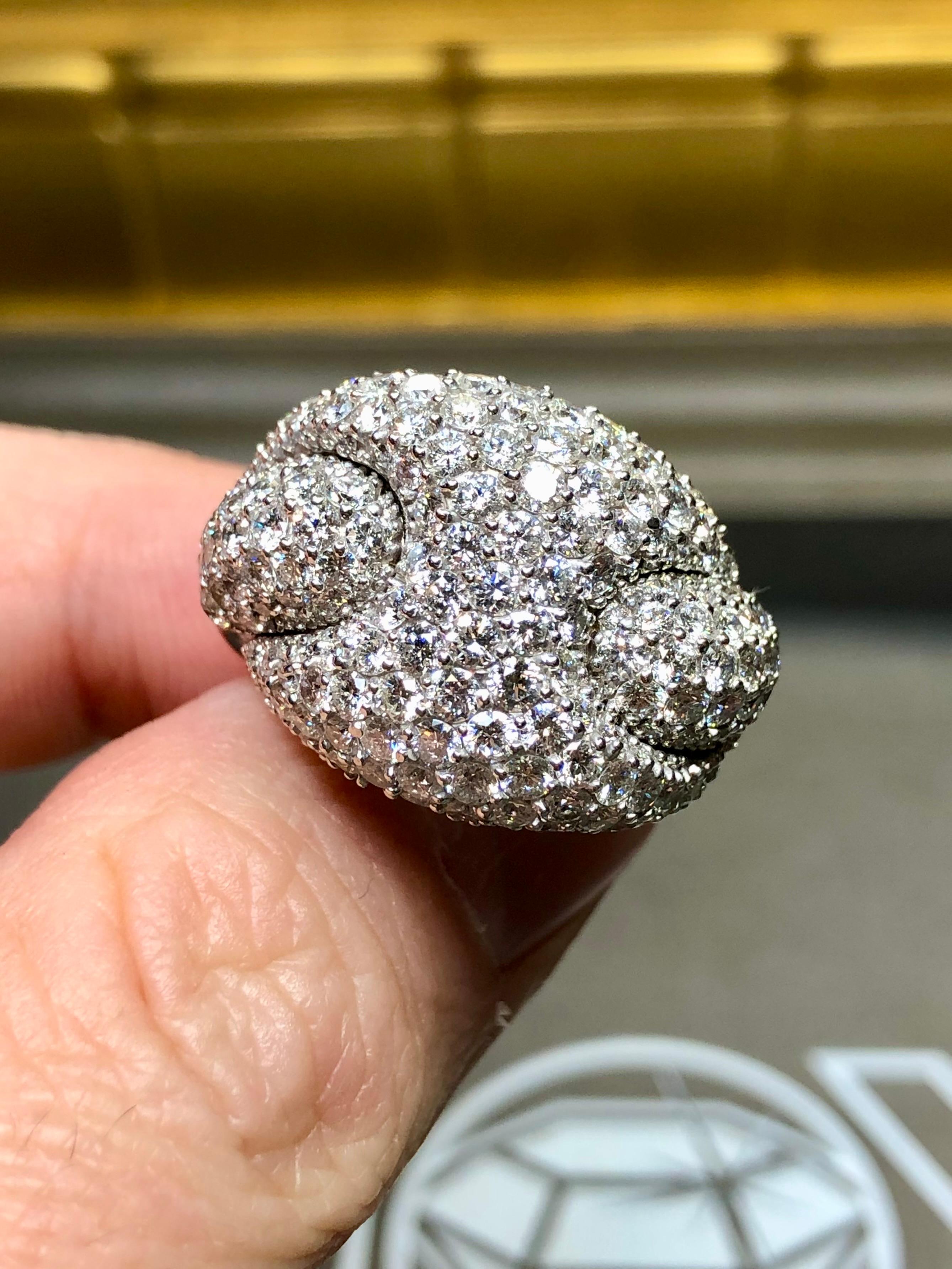 PIPPO PEREZ Bague cocktail italienne à boucle en diamants pavés 18 carats 6,96 carats poids total G Vs en vente 3