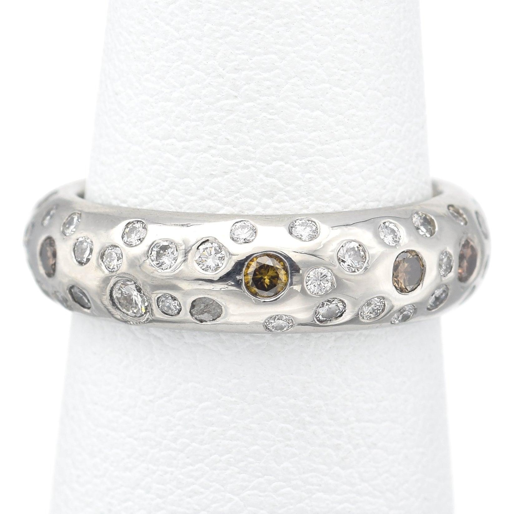 Gewicht: 8,5 Gramm
Stein: Ca. 0,95 TCW (0,01-0,04 ct) Brauner und weißer Diamant
Oberfläche des Rings: 19,9 x 5,0 x 2,5 mm
Ringgröße: 4.25
Wahrzeichen: Platine

ARTIKEL-NUMMER:BR-828-112322-14