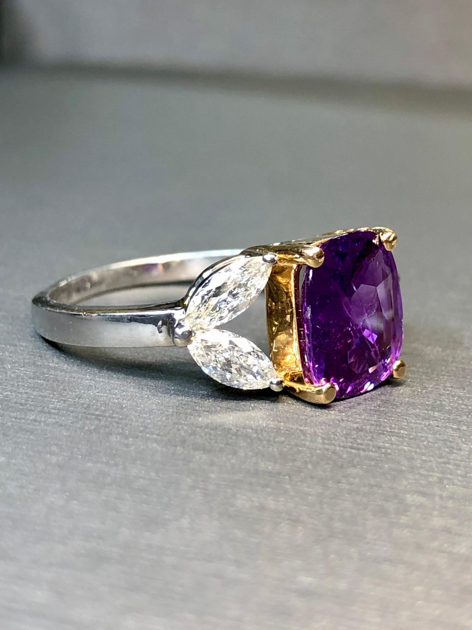 Estate Platino 18k GIA Sin Calor Cushion Zafiro Púrpura Anillo de Diamantes Corte cojín en venta