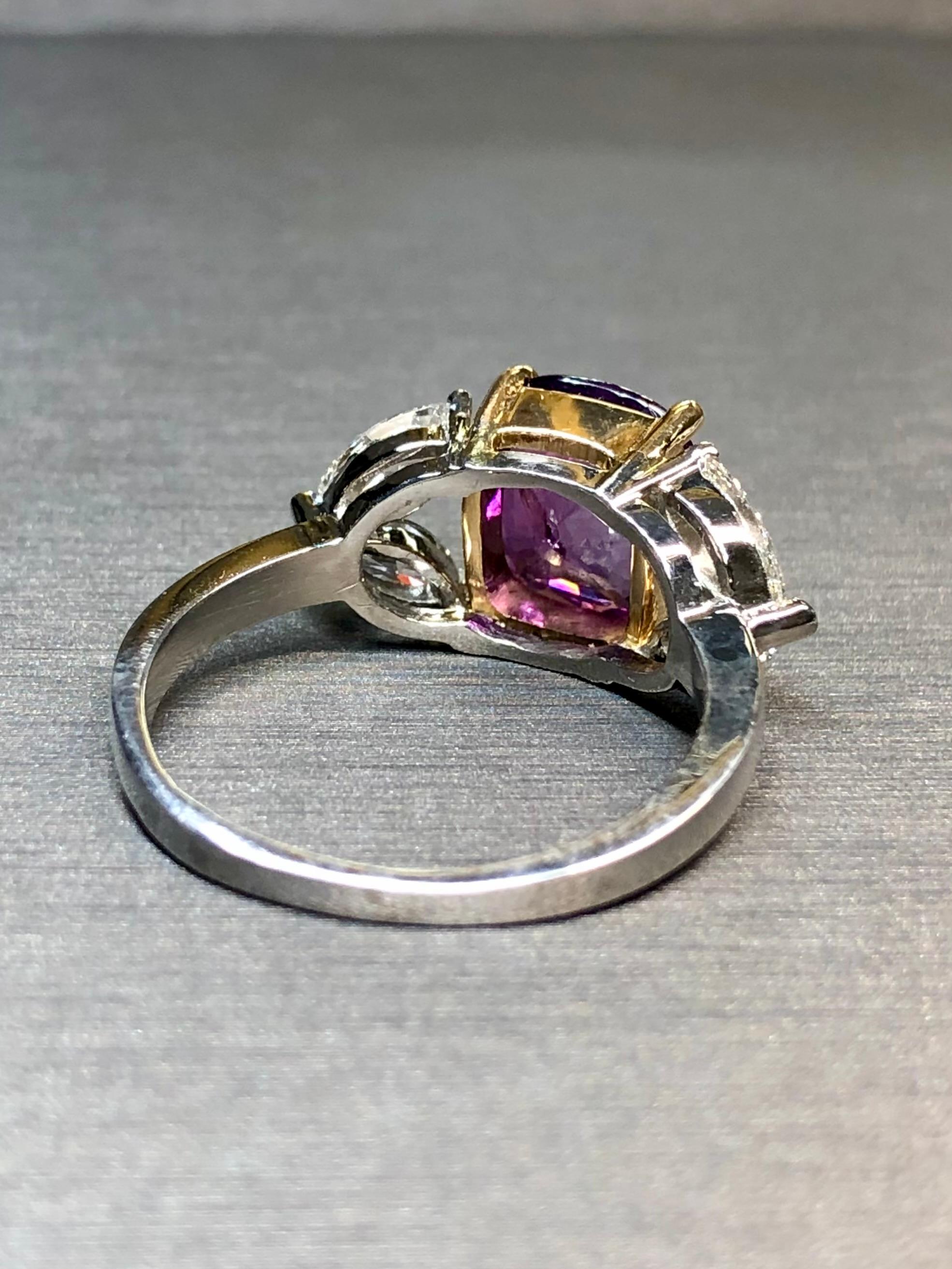 Estate Platino 18k GIA Sin Calor Cushion Zafiro Púrpura Anillo de Diamantes en Bueno estado para la venta en Winter Springs, FL