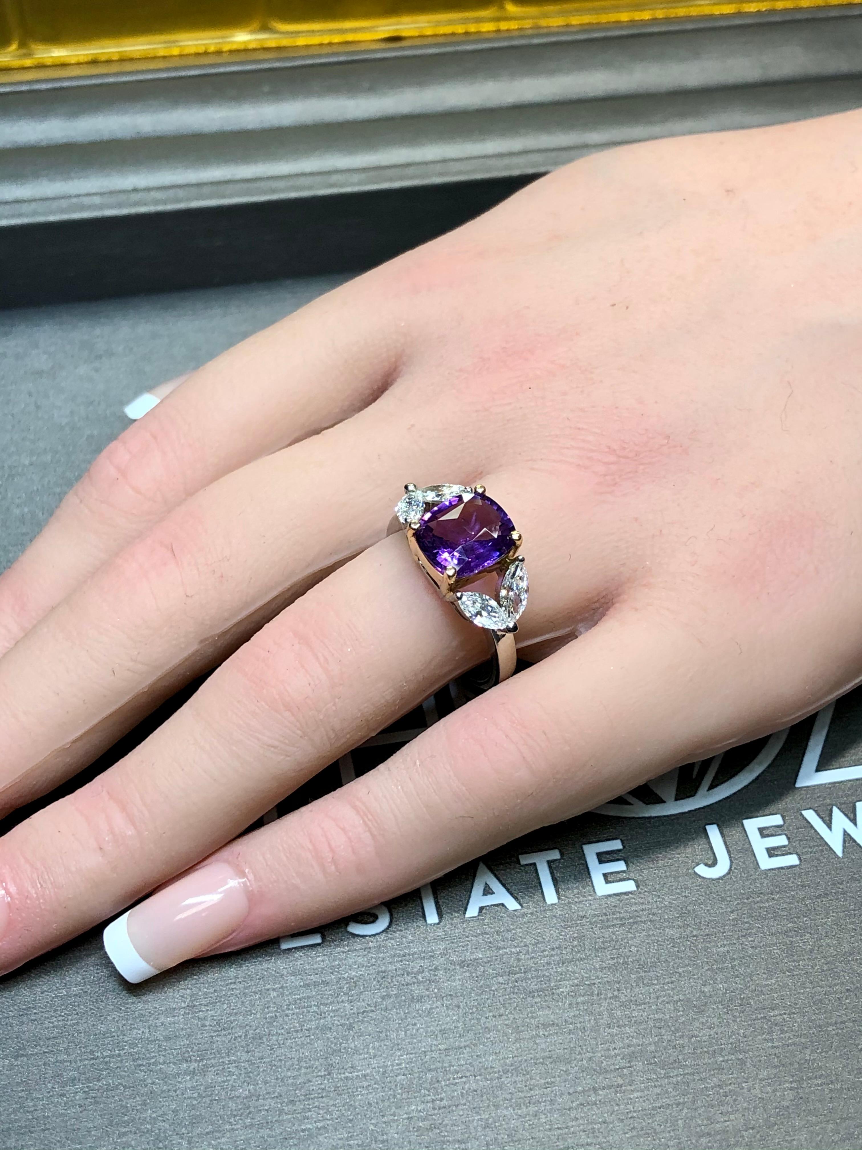 Estate Platino 18k GIA Sin Calor Cushion Zafiro Púrpura Anillo de Diamantes en venta 3