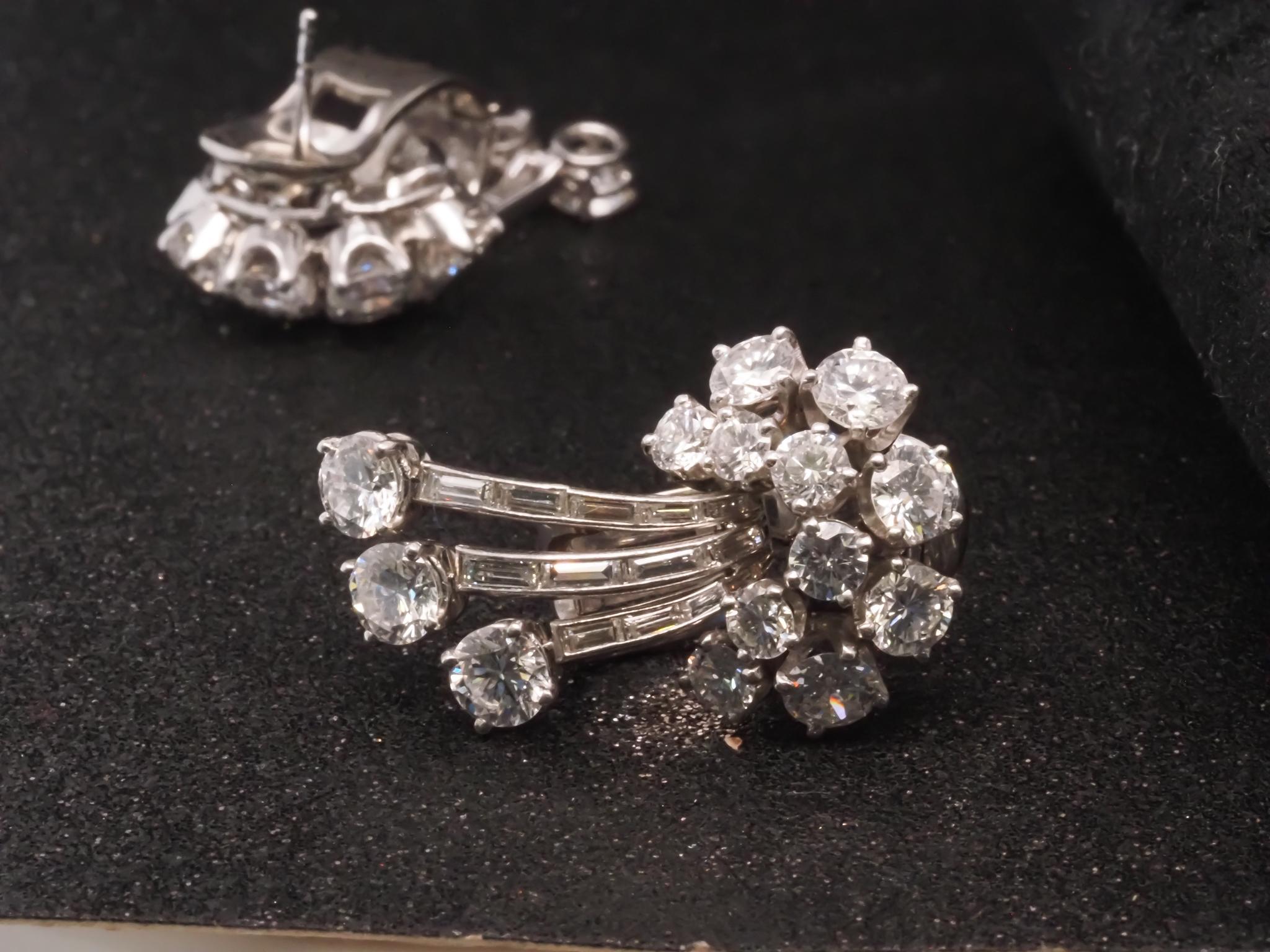 Taille brillant Boucles d'oreilles cascade en platine de 7,00ct avec diamants ronds et taillés en escalier - VHK#264a en vente