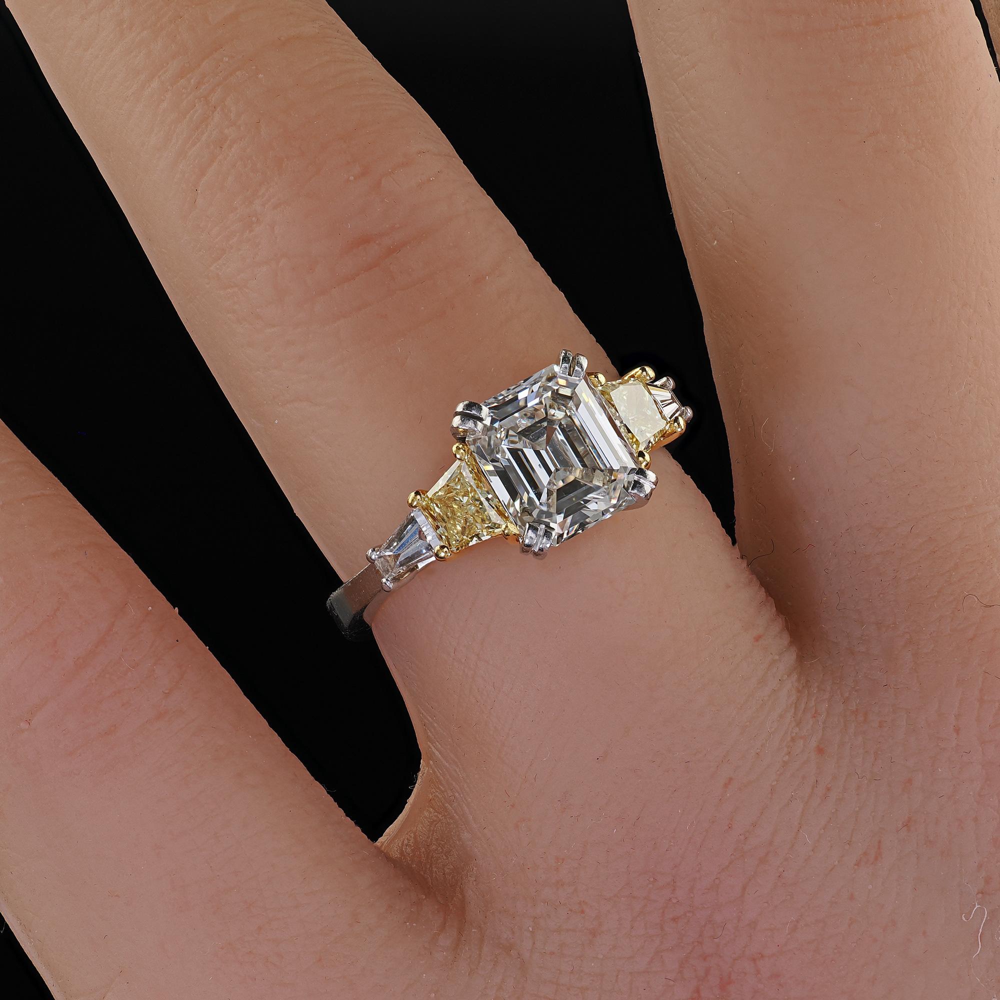 Estate Platinum and 18K Gold Emerald Cut Diamond Diamond Engagement Ring - GIA en venta 4