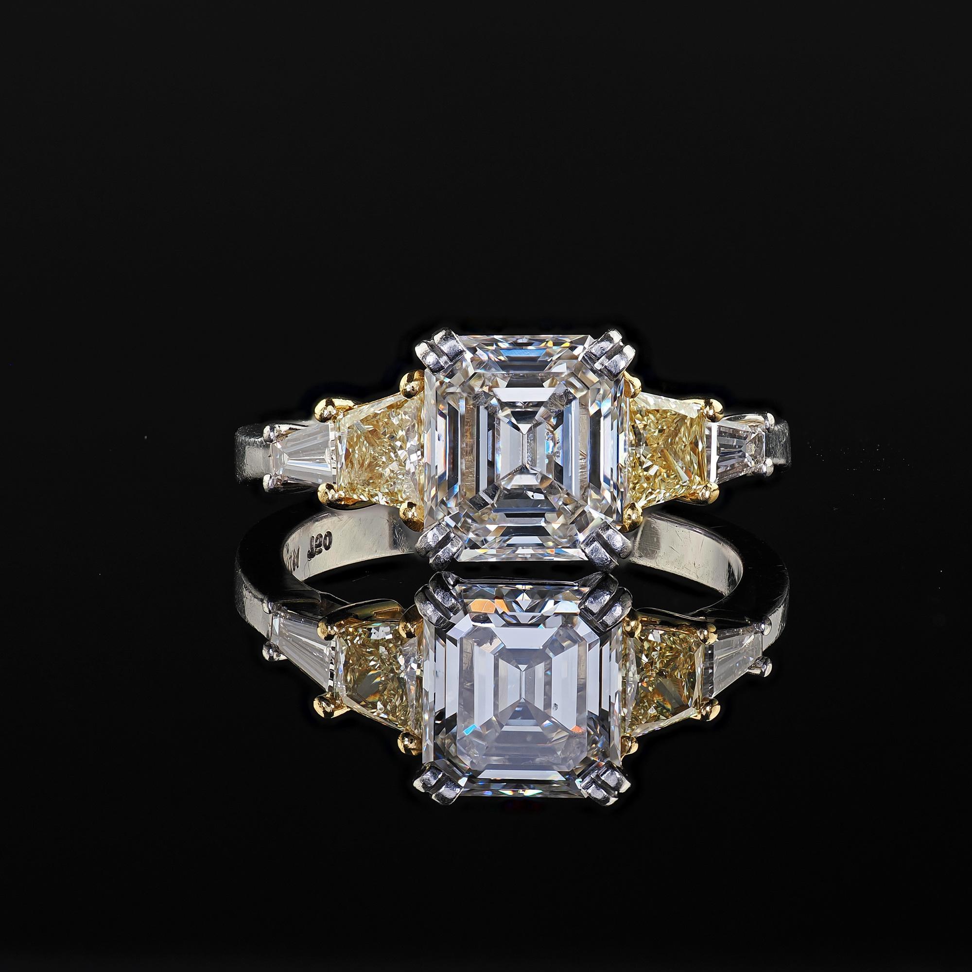 Estate Platinum and 18K Gold Emerald Cut Diamond Diamond Engagement Ring - GIA en venta 1