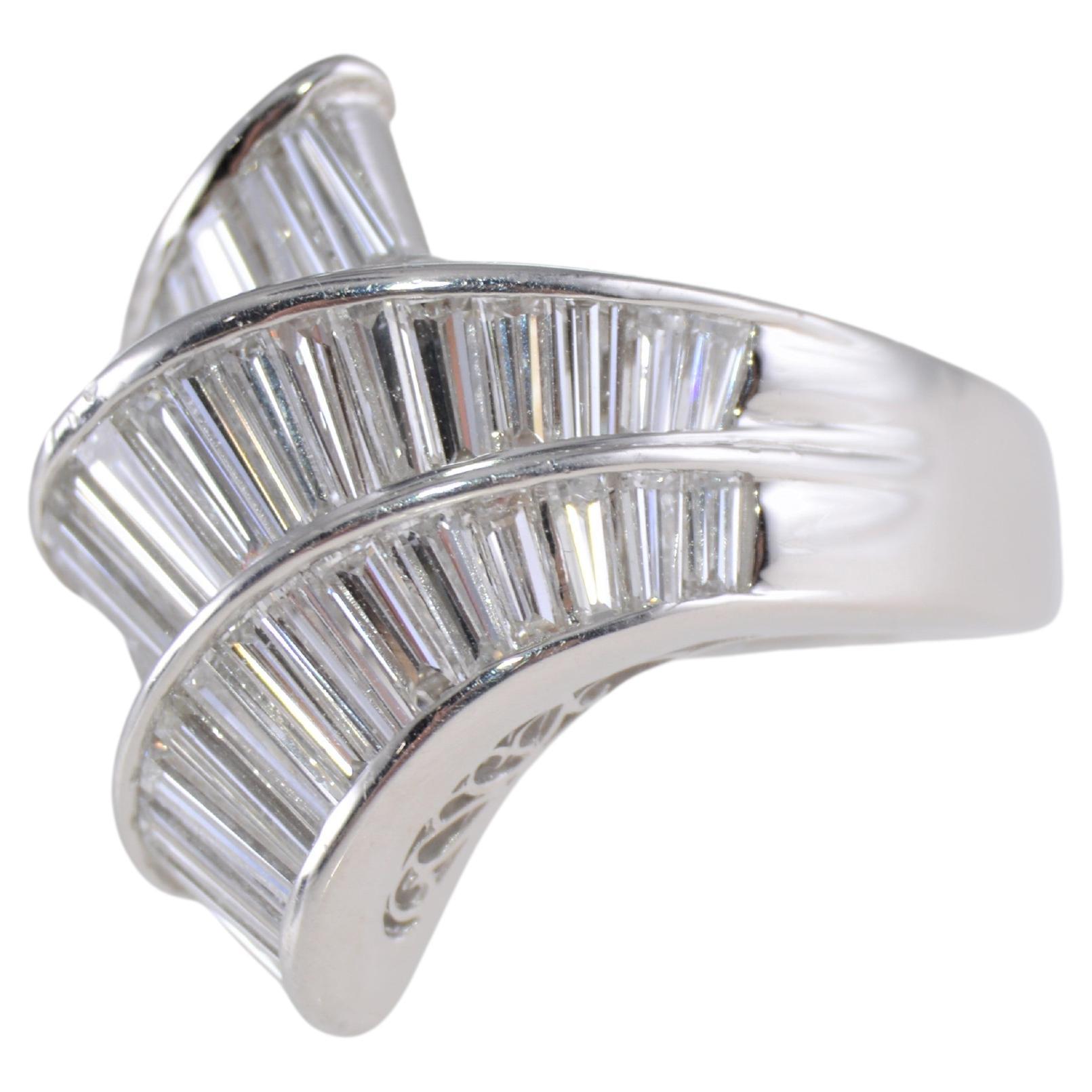 Estate Platinum and 2.54cts Baguette Diamond Cocktail Ring  In Excellent Condition For Sale In Long Beach, CA