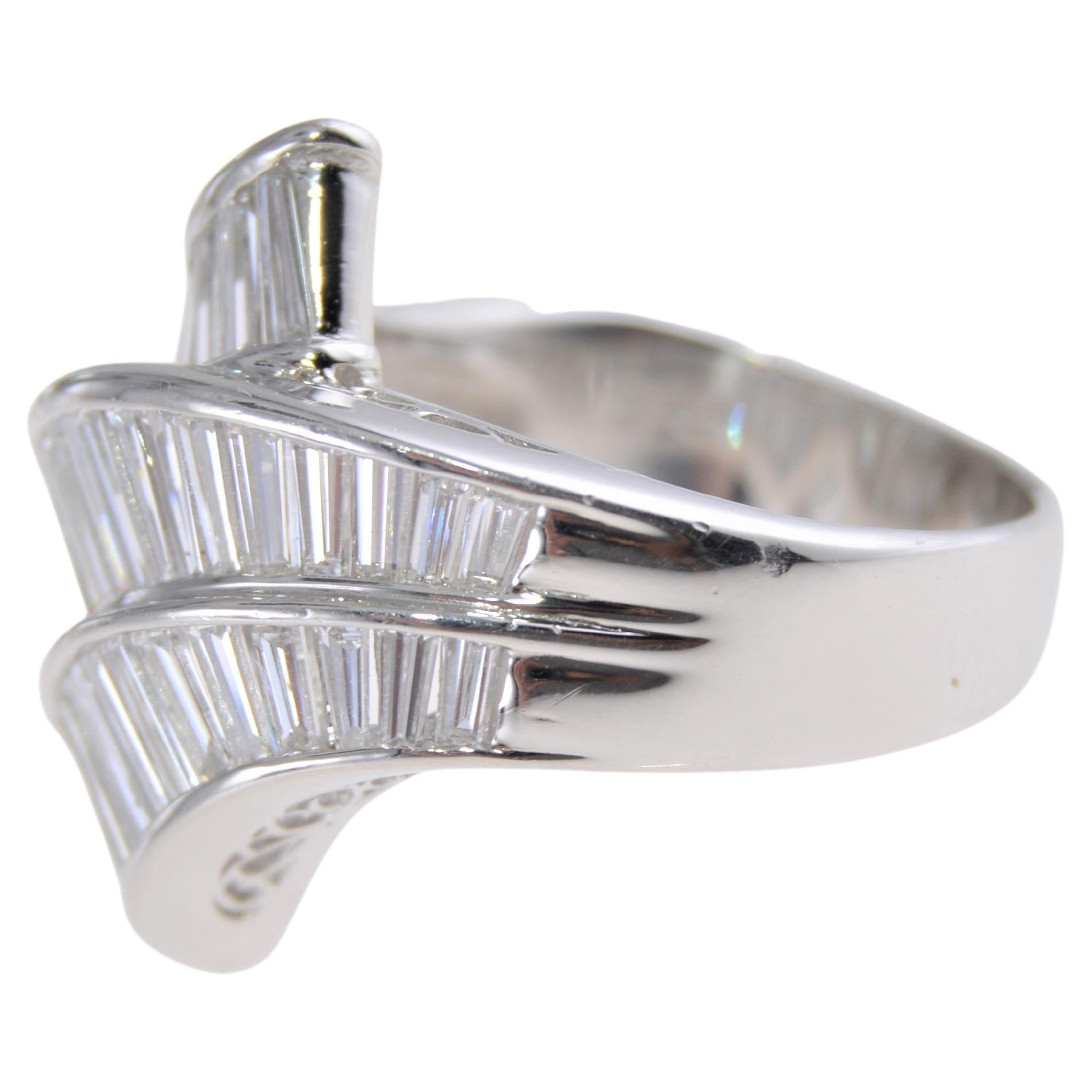 Women's or Men's Estate Platinum and 2.54cts Baguette Diamond Cocktail Ring For Sale
