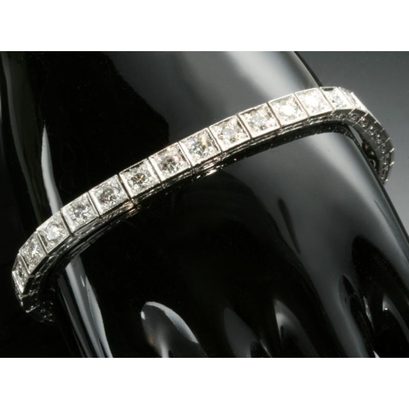 Estate Platinum Art Deco 4.30 Carat Diamond Tennis Bracelet from the 1950s In Excellent Condition For Sale In Antwerp, BE