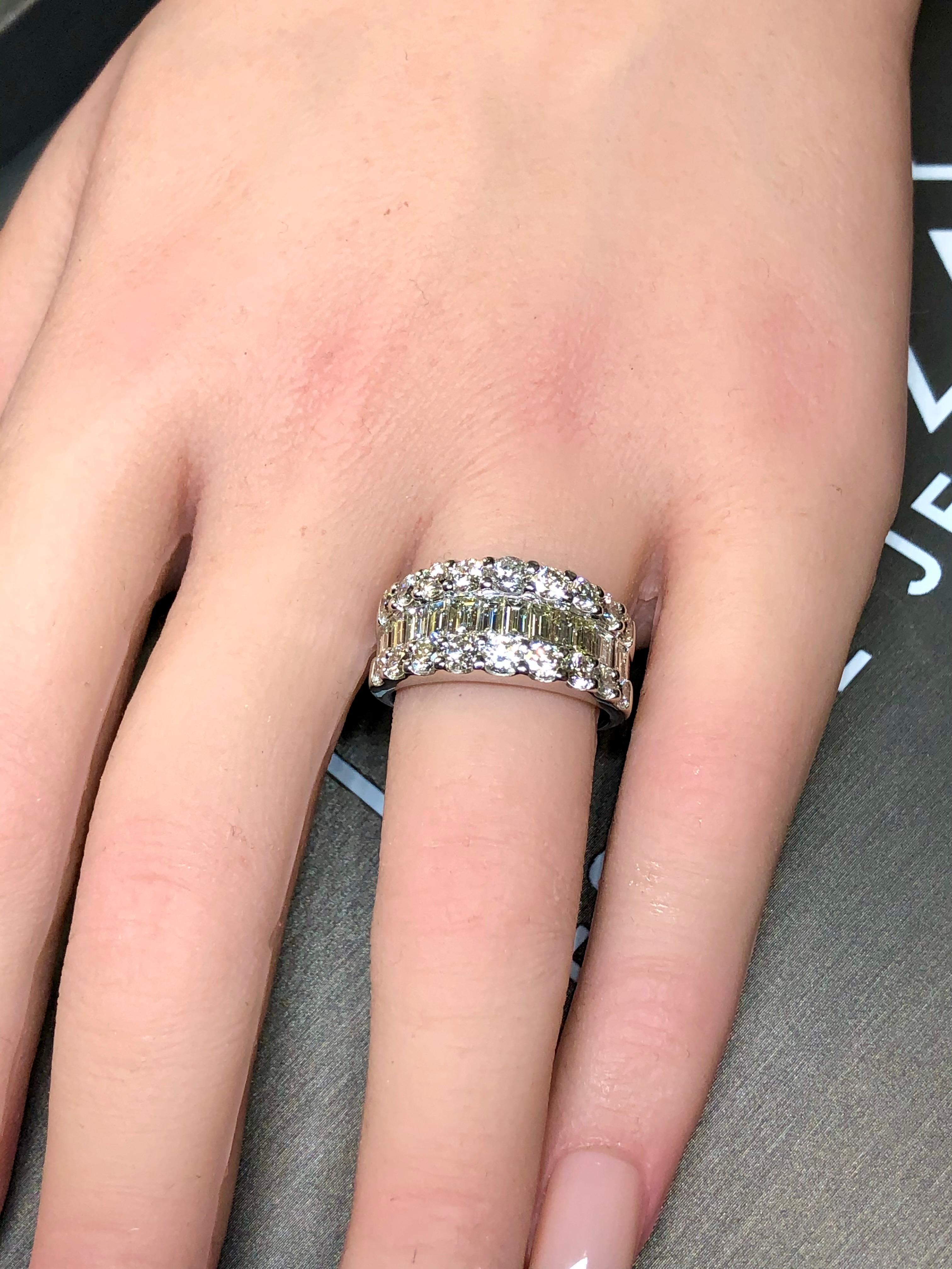 Nachlass Platin Baguette Runder Diamant 1/2 Band Cocktail-Ring 4cttw Gr. 6,25 im Angebot 4