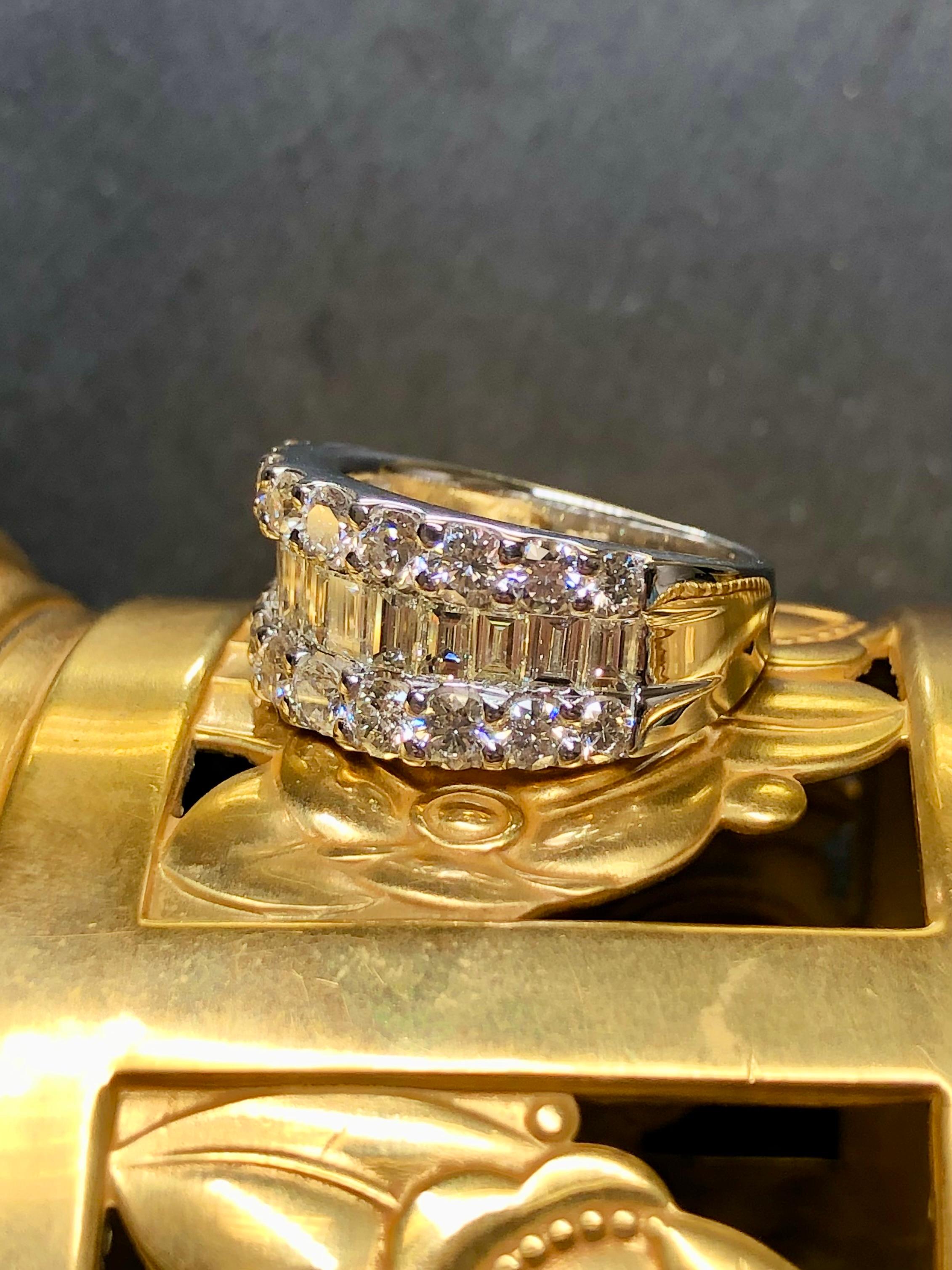 Nachlass Platin Baguette Runder Diamant 1/2 Band Cocktail-Ring 4cttw Gr. 6,25 (Zeitgenössisch) im Angebot