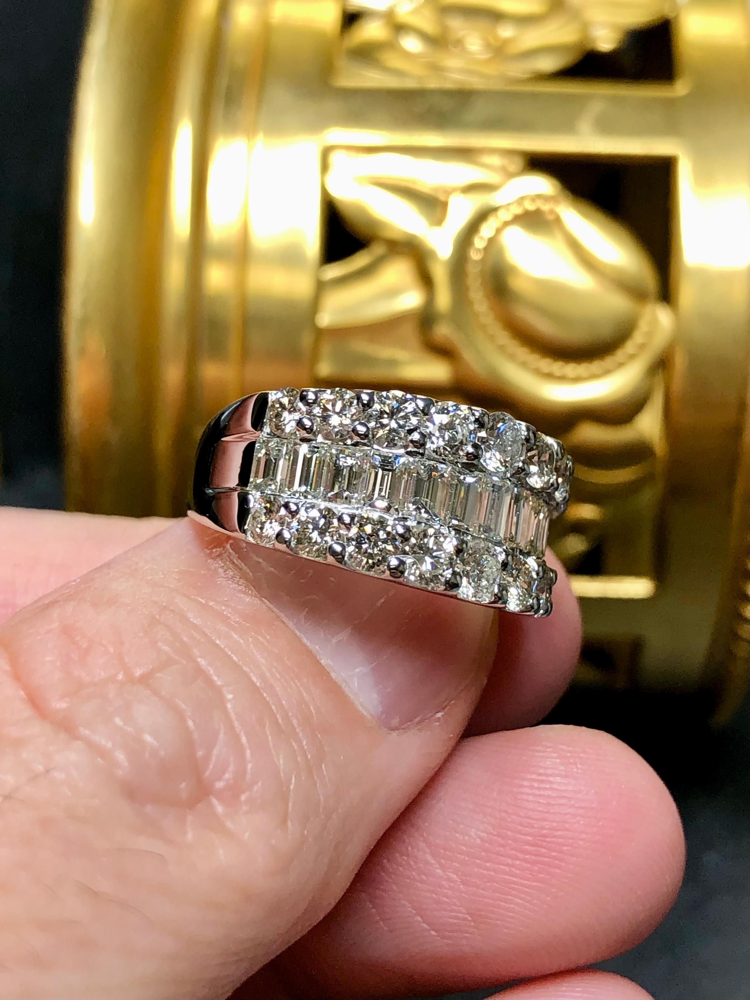 Nachlass Platin Baguette Runder Diamant 1/2 Band Cocktail-Ring 4cttw Gr. 6,25 im Zustand „Hervorragend“ im Angebot in Winter Springs, FL