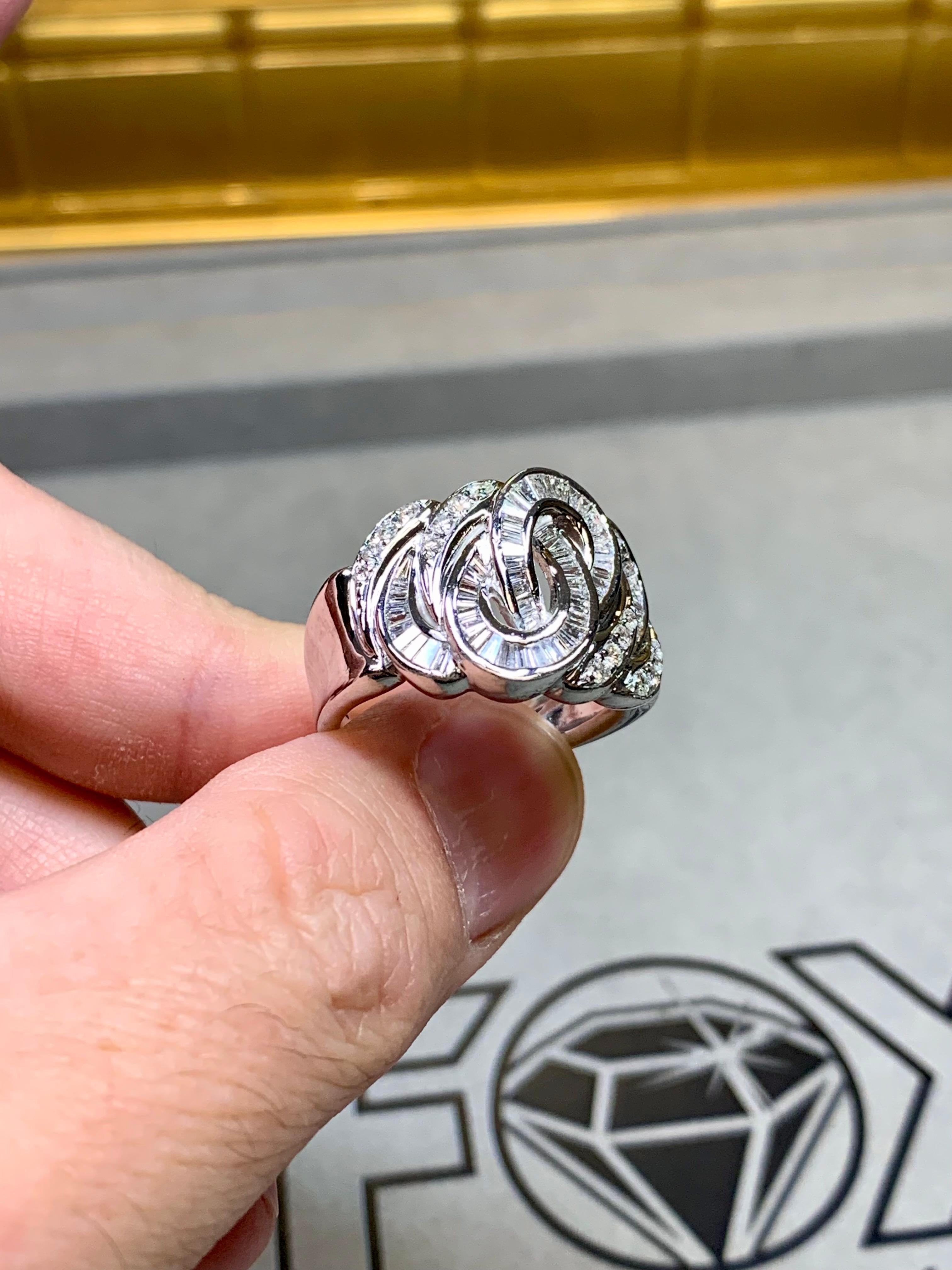 Estate Platino Baguette Ronda Diamante Remolino Anillo de Cóctel Pesado Sz 10.5 en venta 2