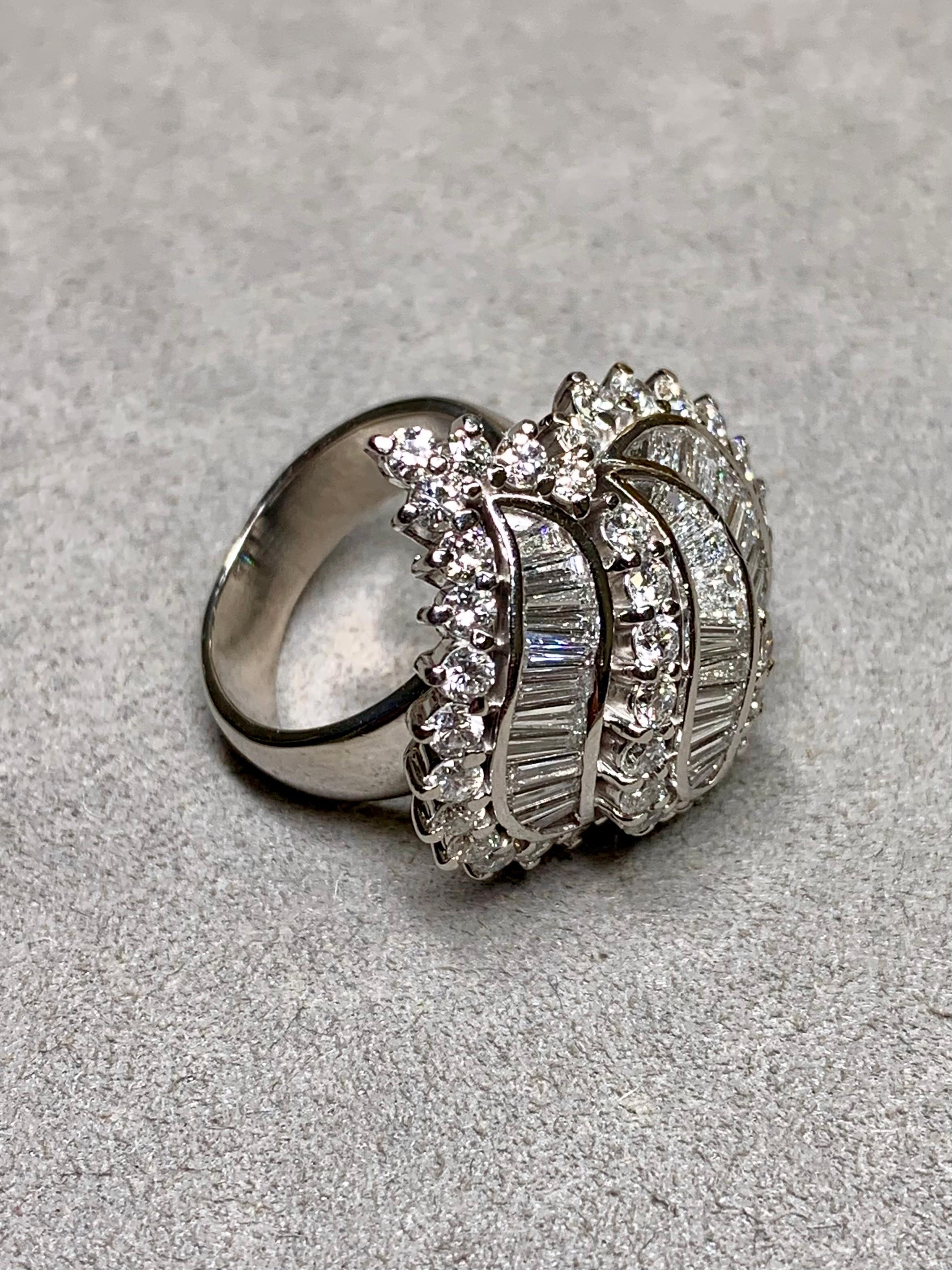 Taille baguette Estate Platinum Baguette Round Diamond Wave Cluster Heavy Cocktail Ring 5ctw en vente