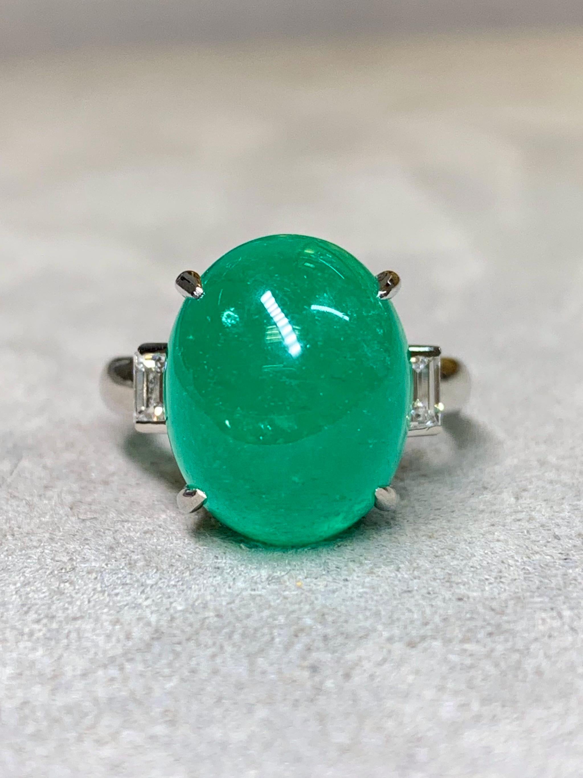 Estate Platinum Cabochon Emerald Baguette Diamond 3 Stone Cocktail Ring 11.83ctw In Excellent Condition For Sale In Winter Springs, FL