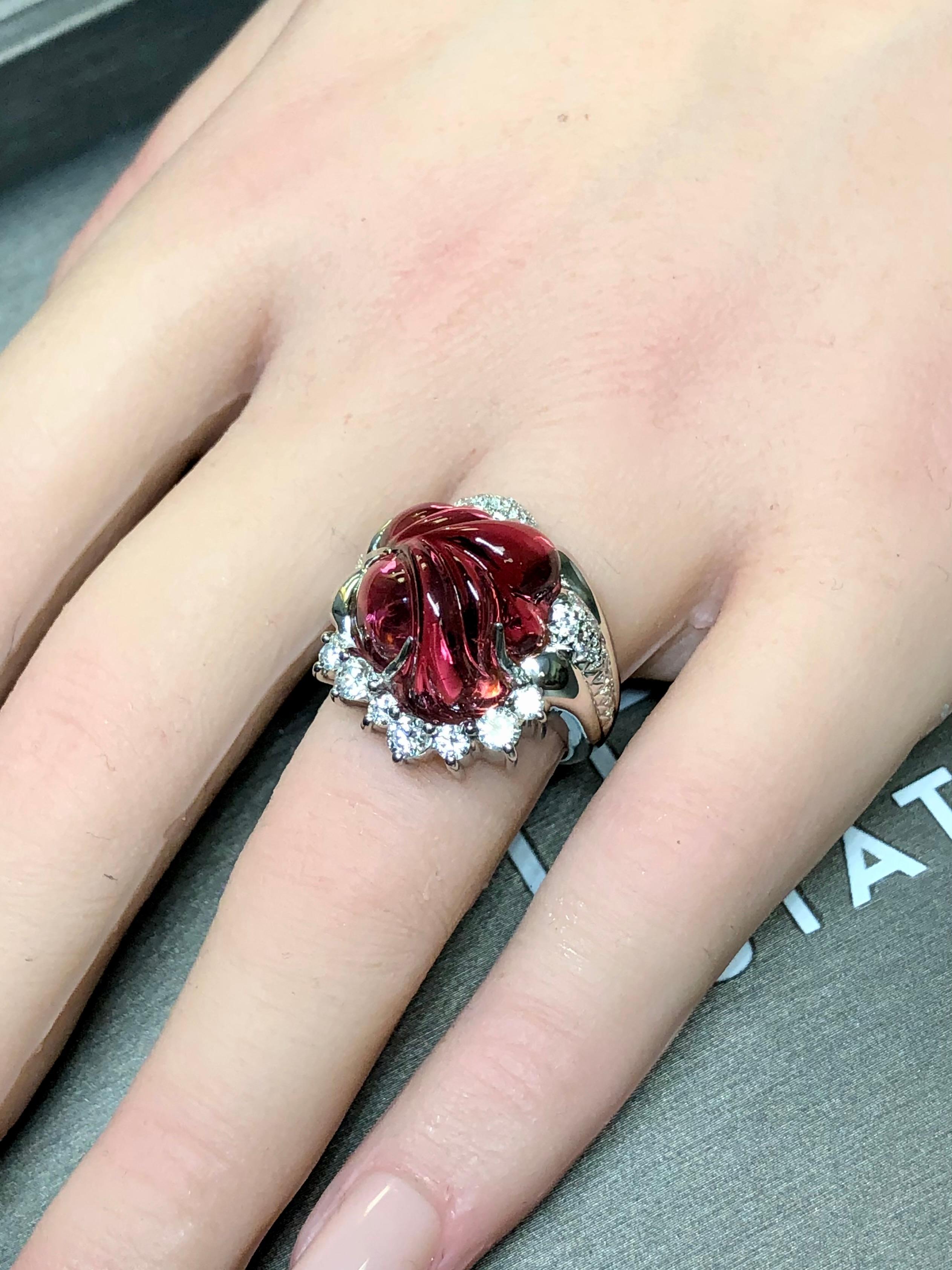 Estate Platino Tallado Rubellite Turmalina Diamante Cóctel Cúpula Anillo 21.40ctw en venta 4