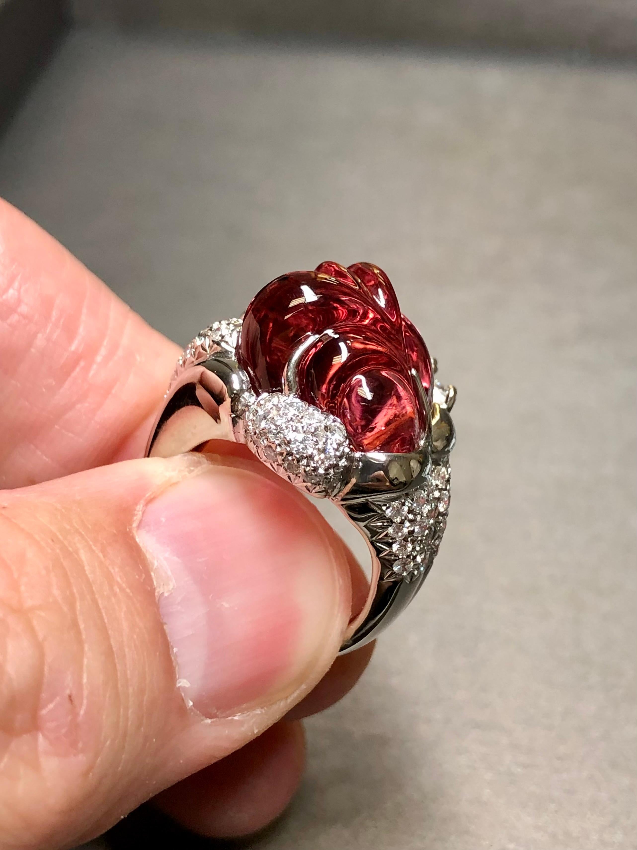 Estate Platino Tallado Rubellite Turmalina Diamante Cóctel Cúpula Anillo 21.40ctw en venta 1