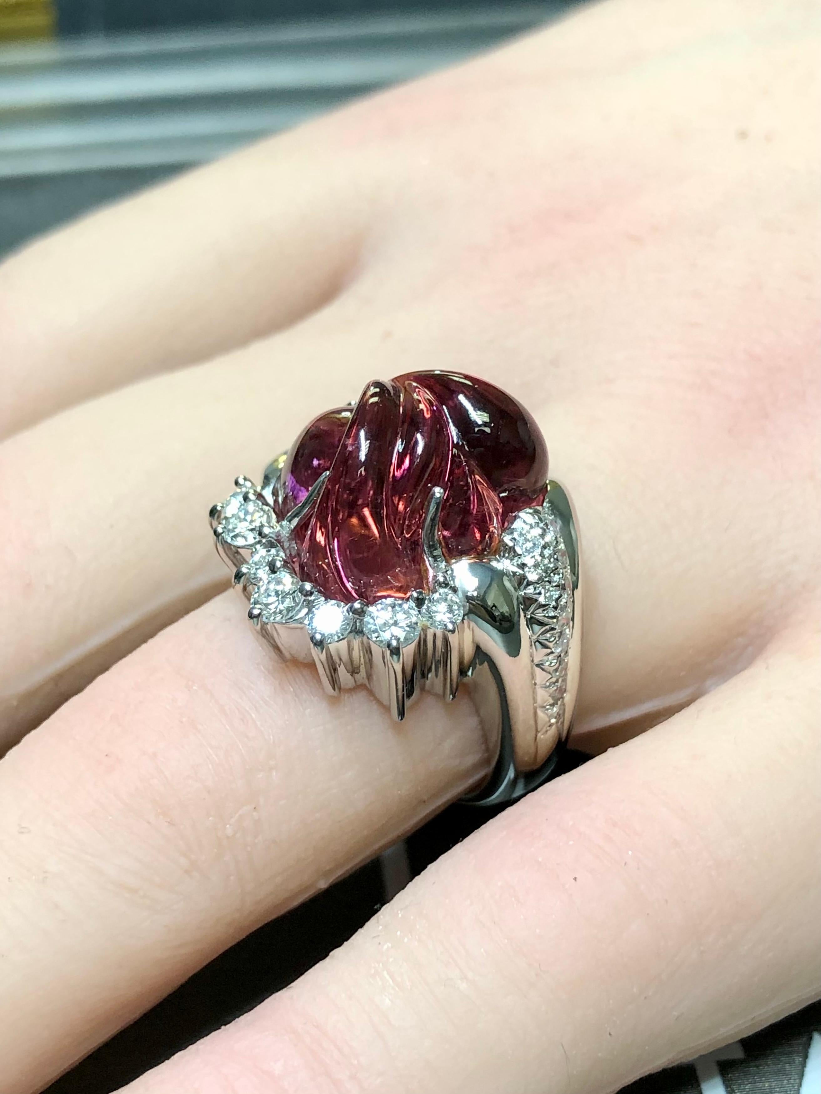 Estate Platino Tallado Rubellite Turmalina Diamante Cóctel Cúpula Anillo 21.40ctw en venta 3