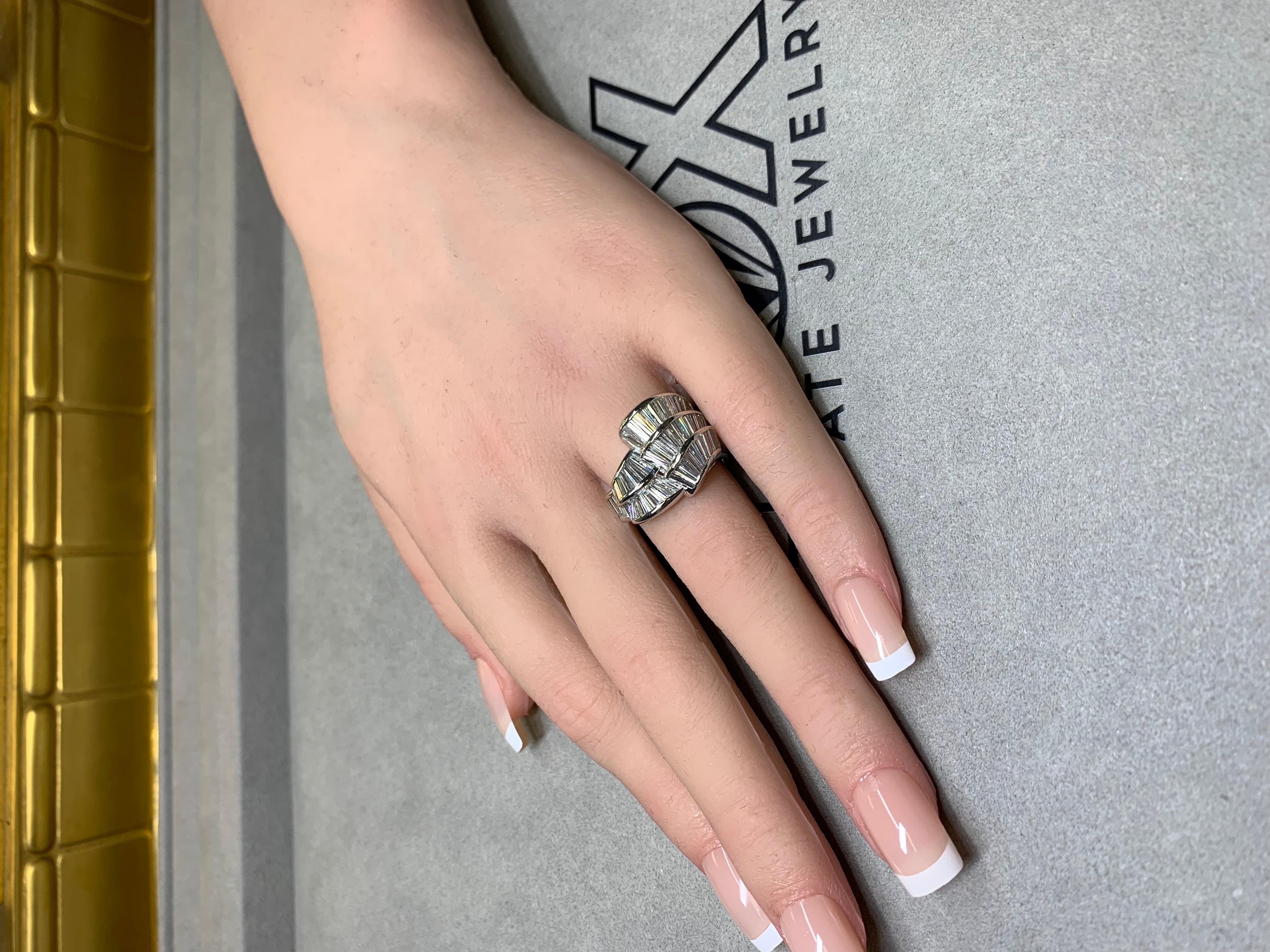Estate Platinum Cascading Channel Set Baguette Diamant Cocktail Ring NUMBERED im Angebot 4