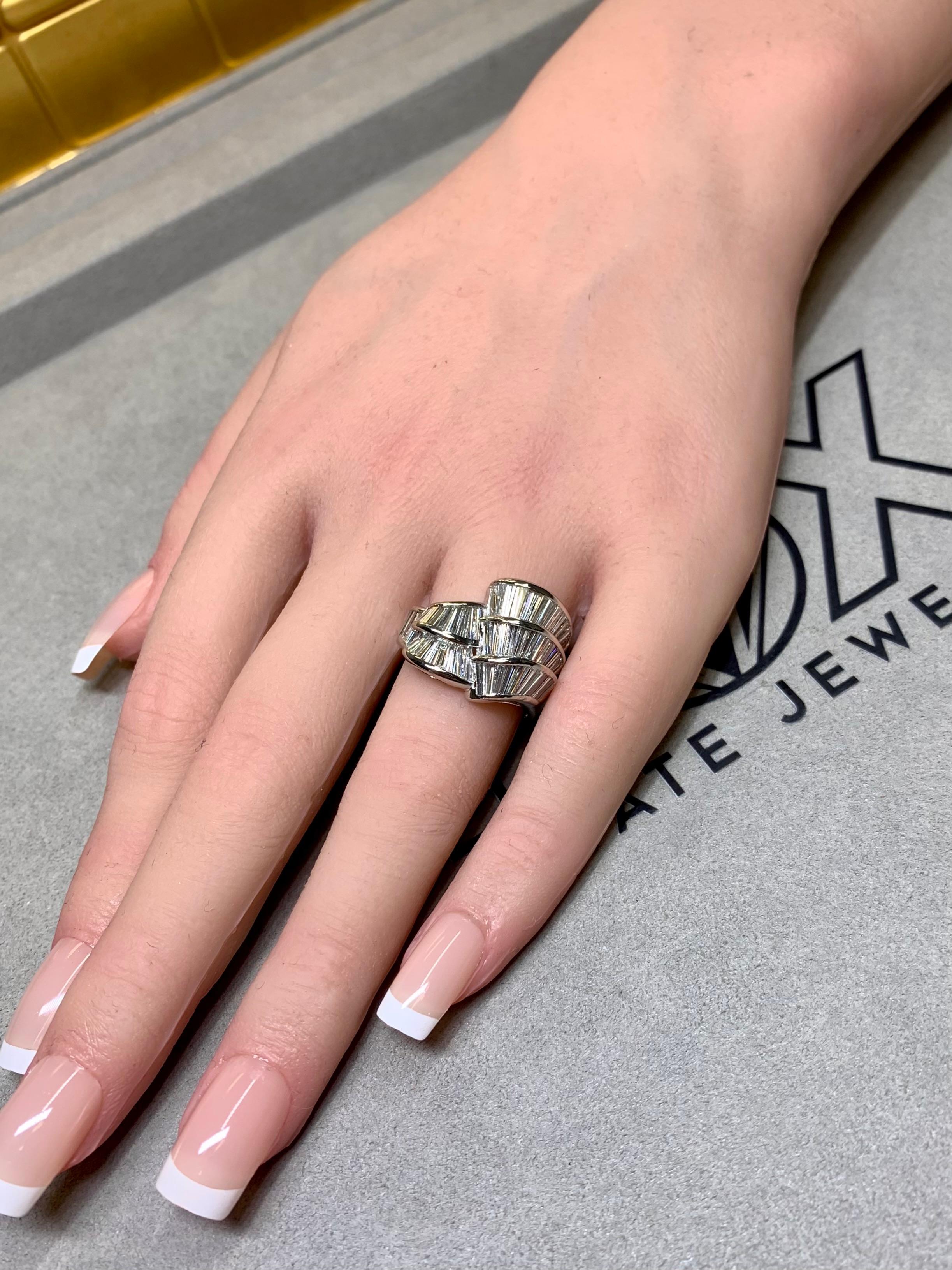 Estate Platinum Cascading Channel Set Baguette Diamant Cocktail Ring NUMBERED im Angebot 5