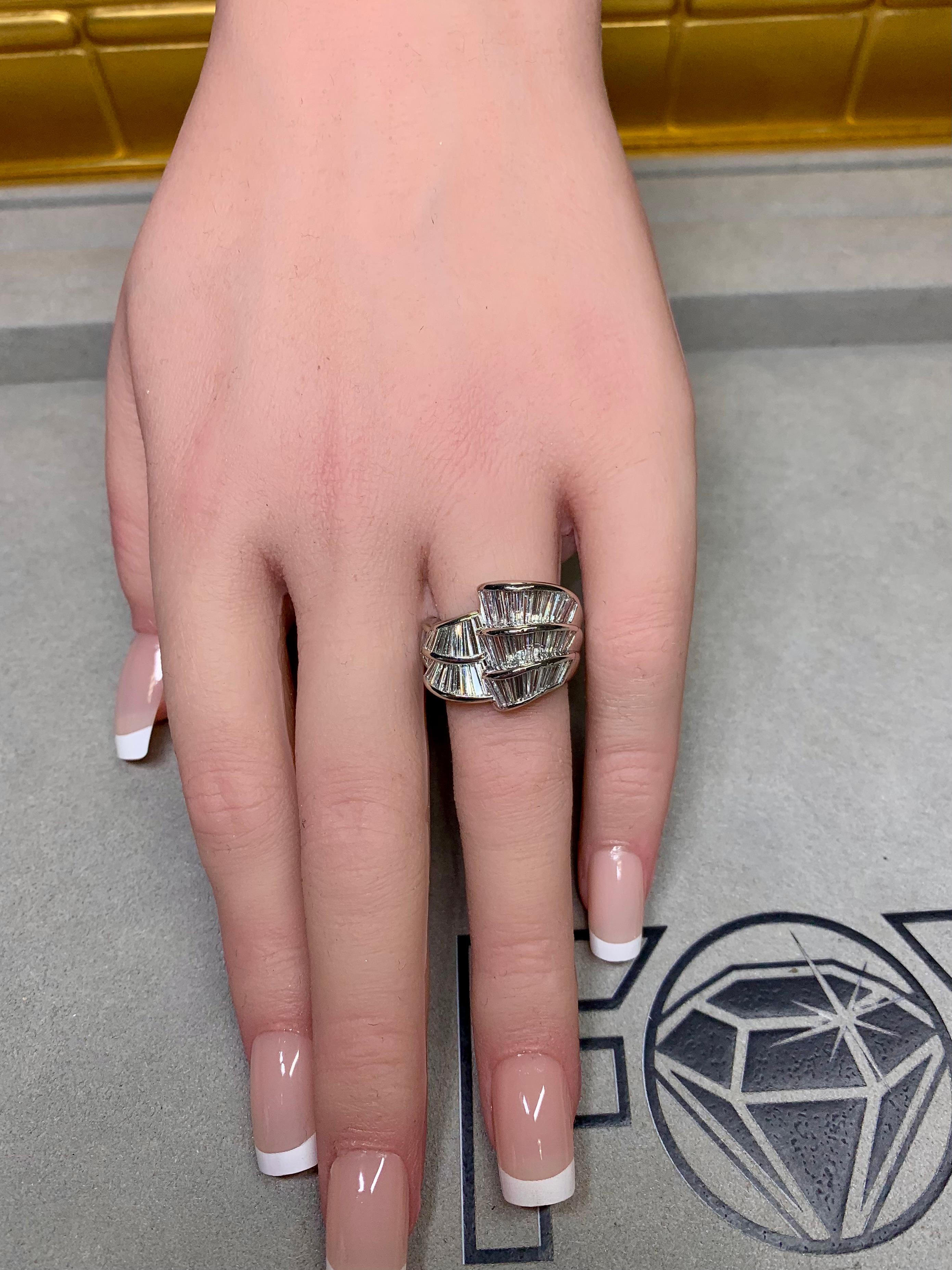 Estate Platinum Cascading Channel Set Baguette Diamant Cocktail Ring NUMBERED im Angebot 8