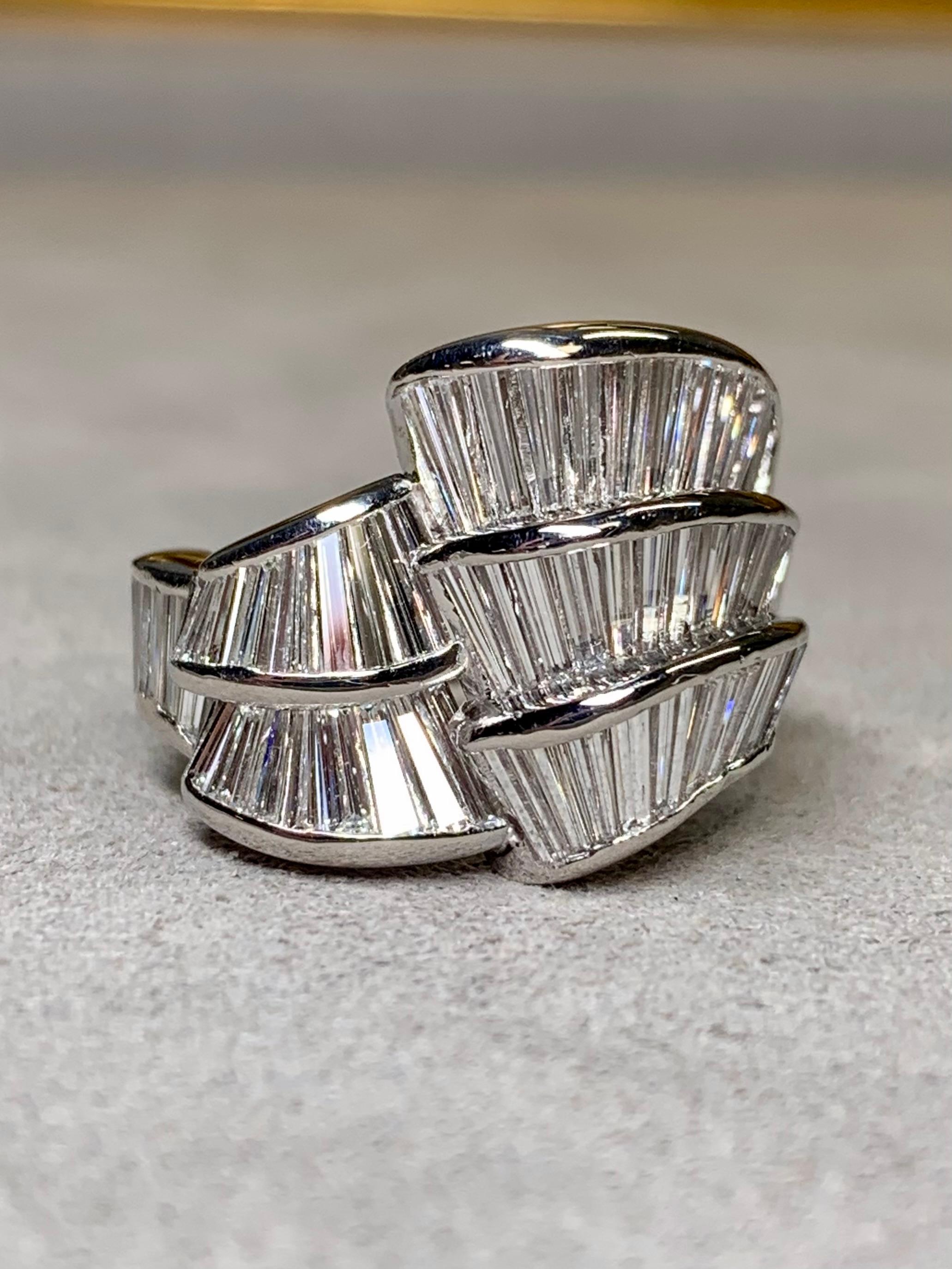 Estate Platinum Cascading Channel Set Baguette Diamant Cocktail Ring NUMBERED im Zustand „Hervorragend“ im Angebot in Winter Springs, FL