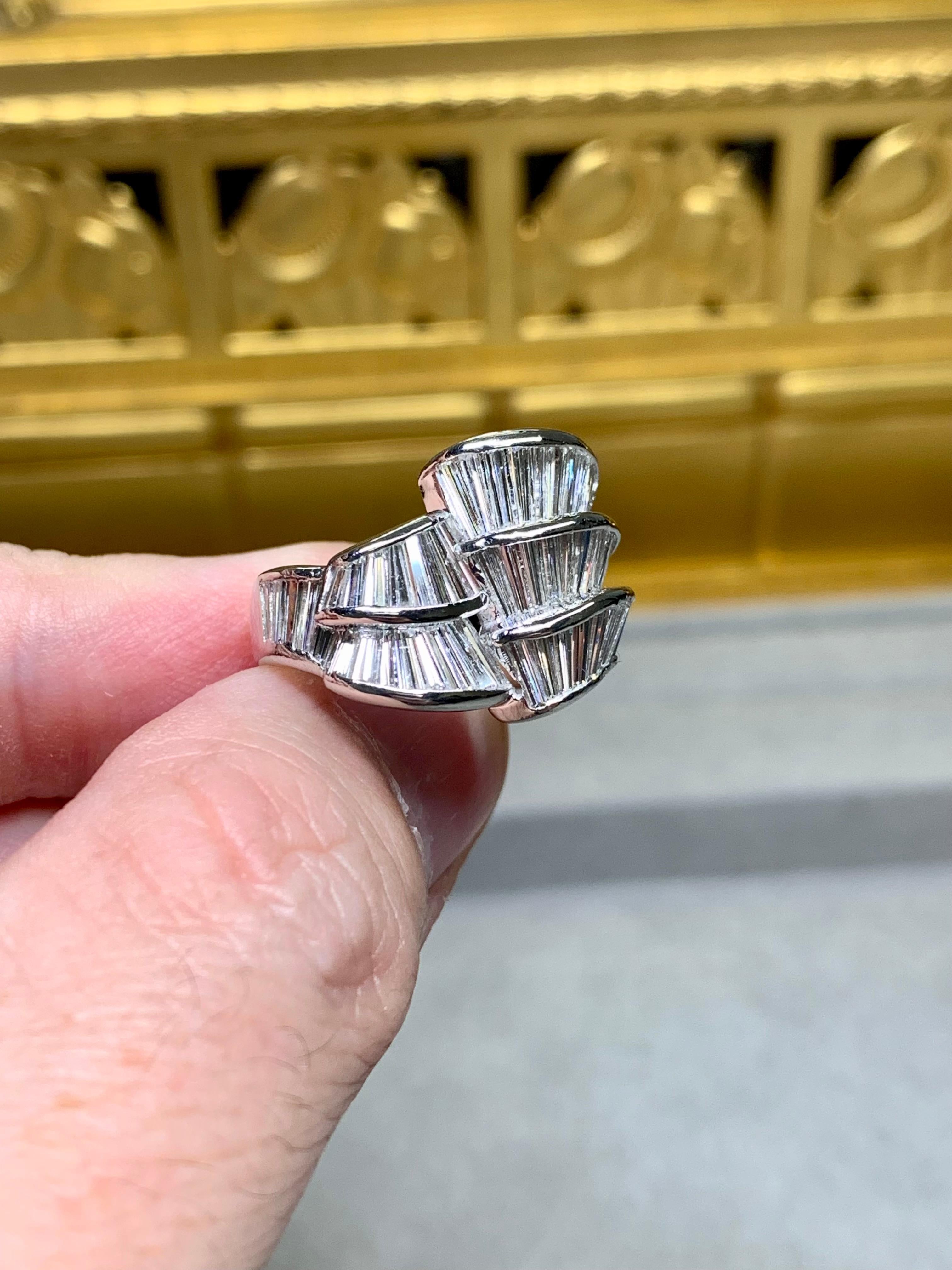 Estate Platinum Cascading Channel Set Baguette Diamant Cocktail Ring NUMBERED im Angebot 1