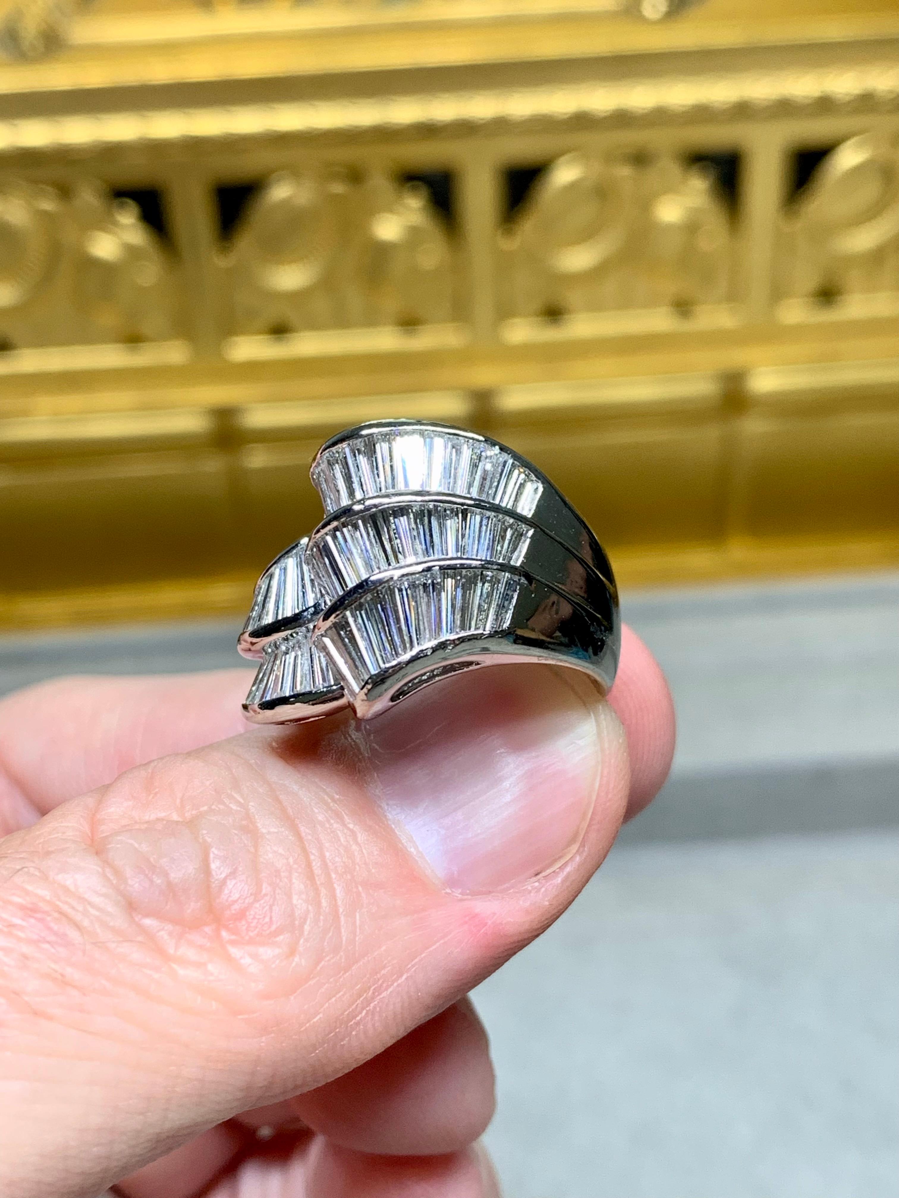 Estate Platinum Cascading Channel Set Baguette Diamant Cocktail Ring NUMBERED im Angebot 2