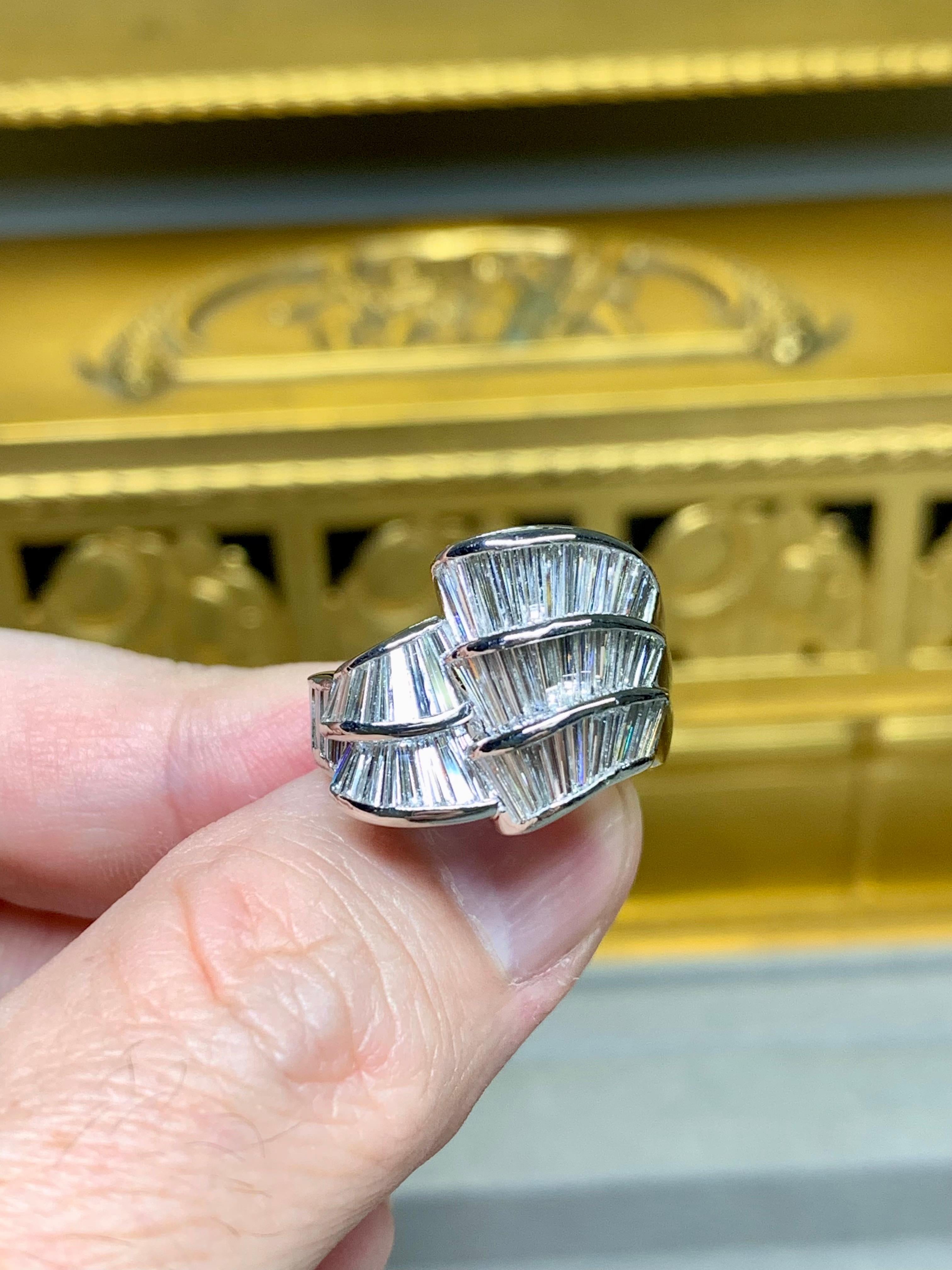 Estate Platinum Cascading Channel Set Baguette Diamant Cocktail Ring NUMBERED im Angebot 3