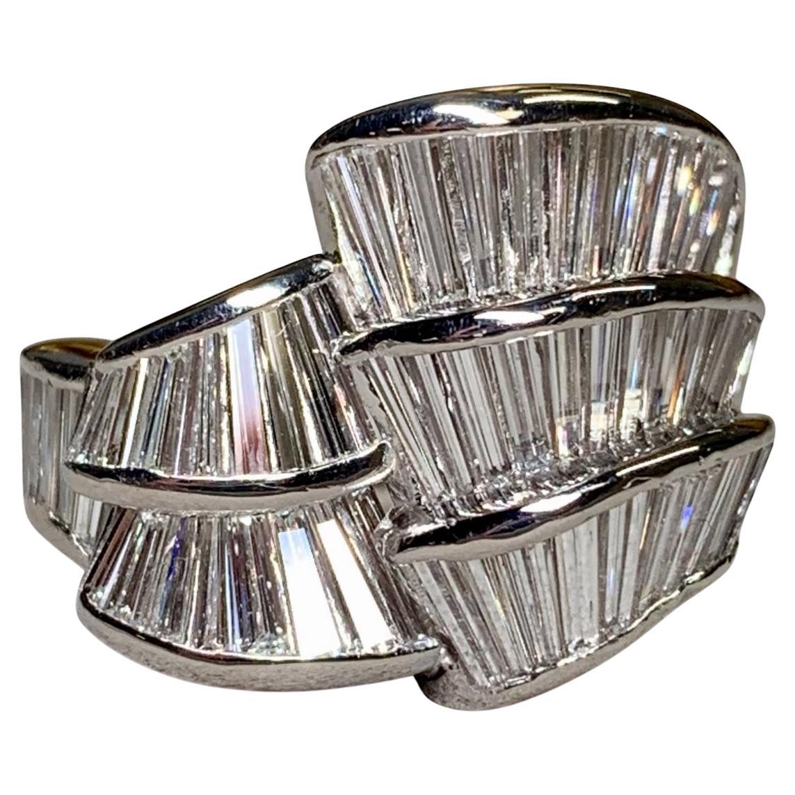 Anillo de cóctel de diamantes baguette en cascada de platino NUMERADO