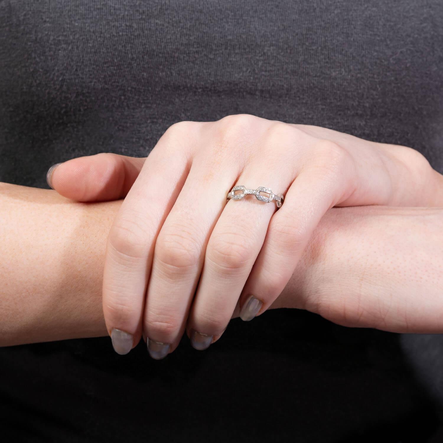 Donna Anello a catena con diamante in platino Estate A Link in vendita