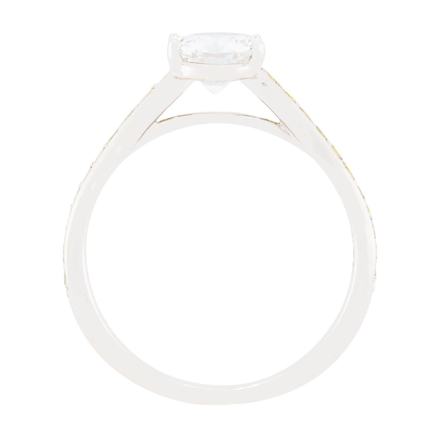 Taille brillant Bague de fiançailles en platine avec diamant de 1.03 carat en vente