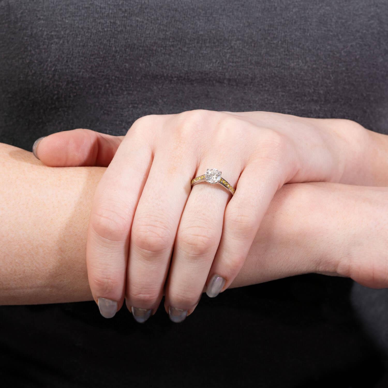 Bague de fiançailles en platine avec diamant de 1.03 carat en vente 1